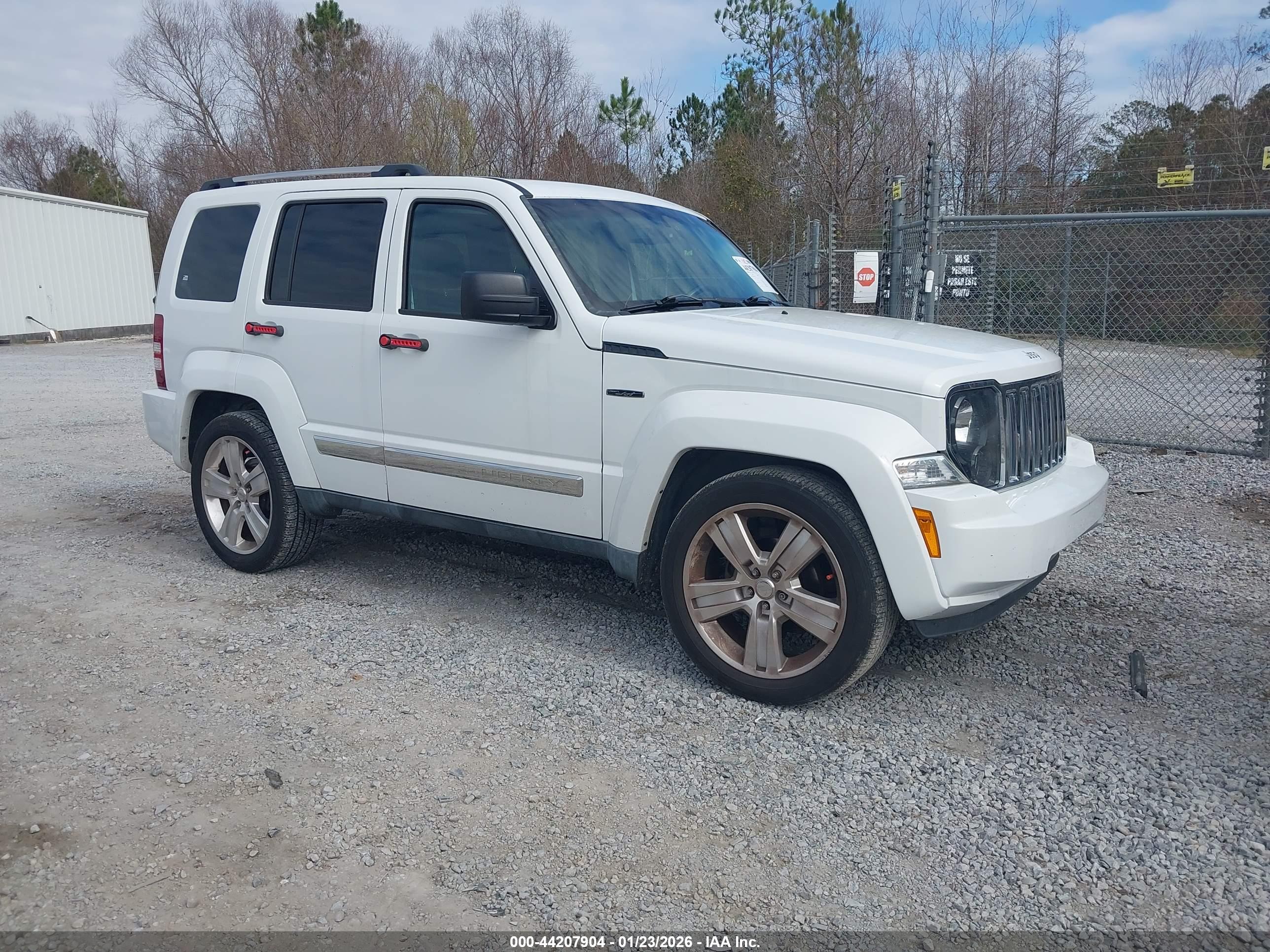 JEEP LIBERTY image 6