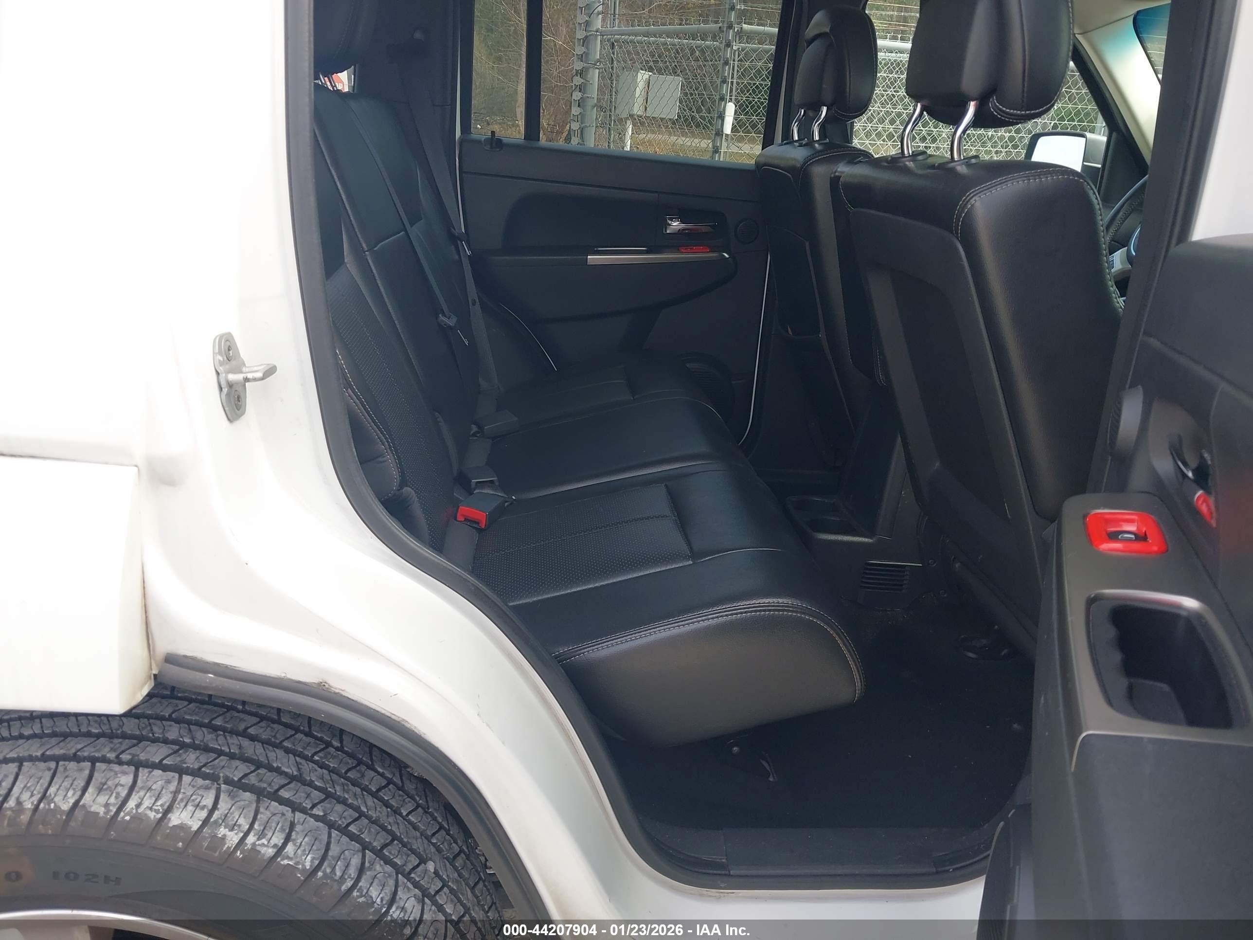 JEEP LIBERTY image 8