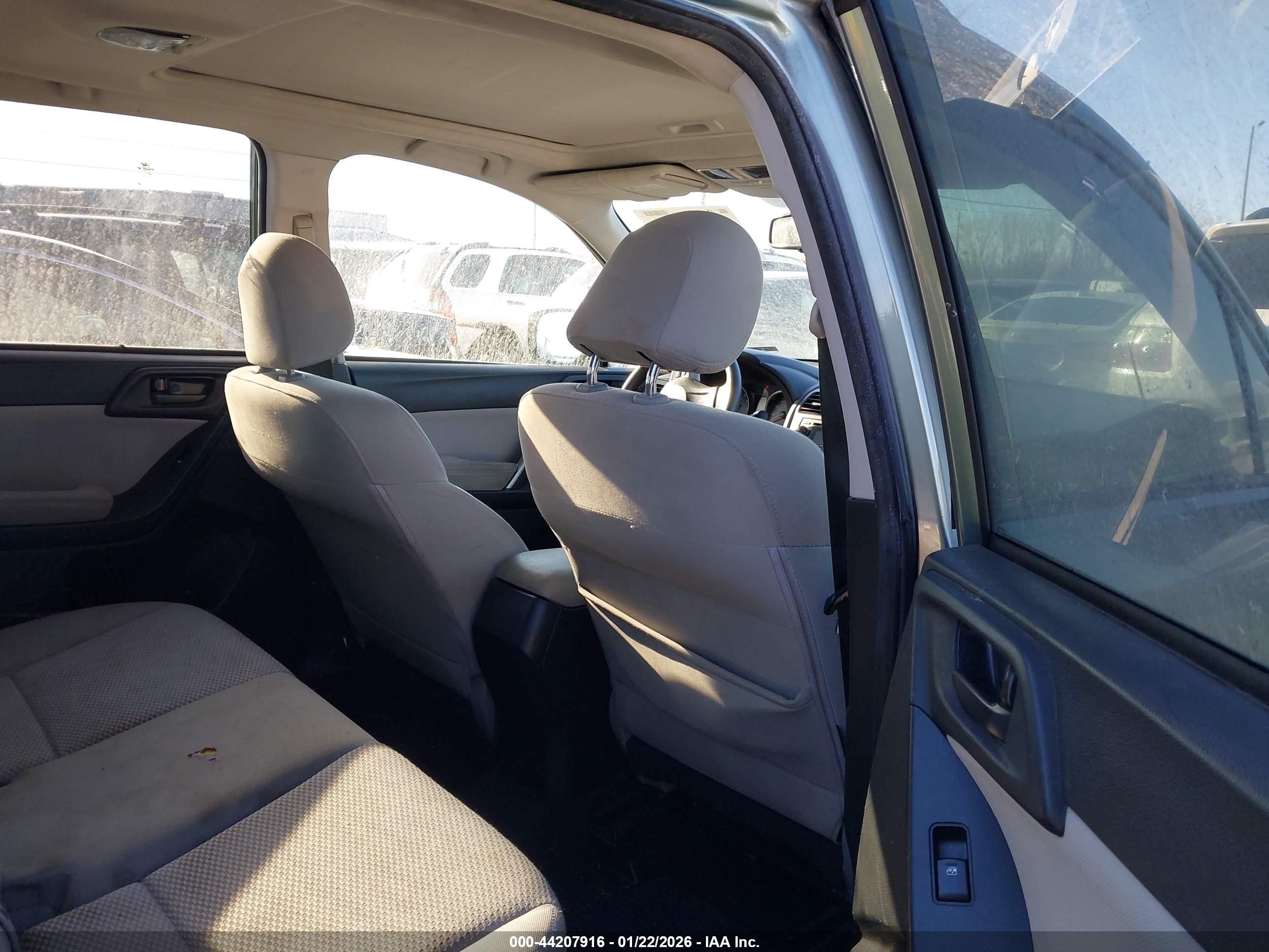 SUBARU FORESTER image 8