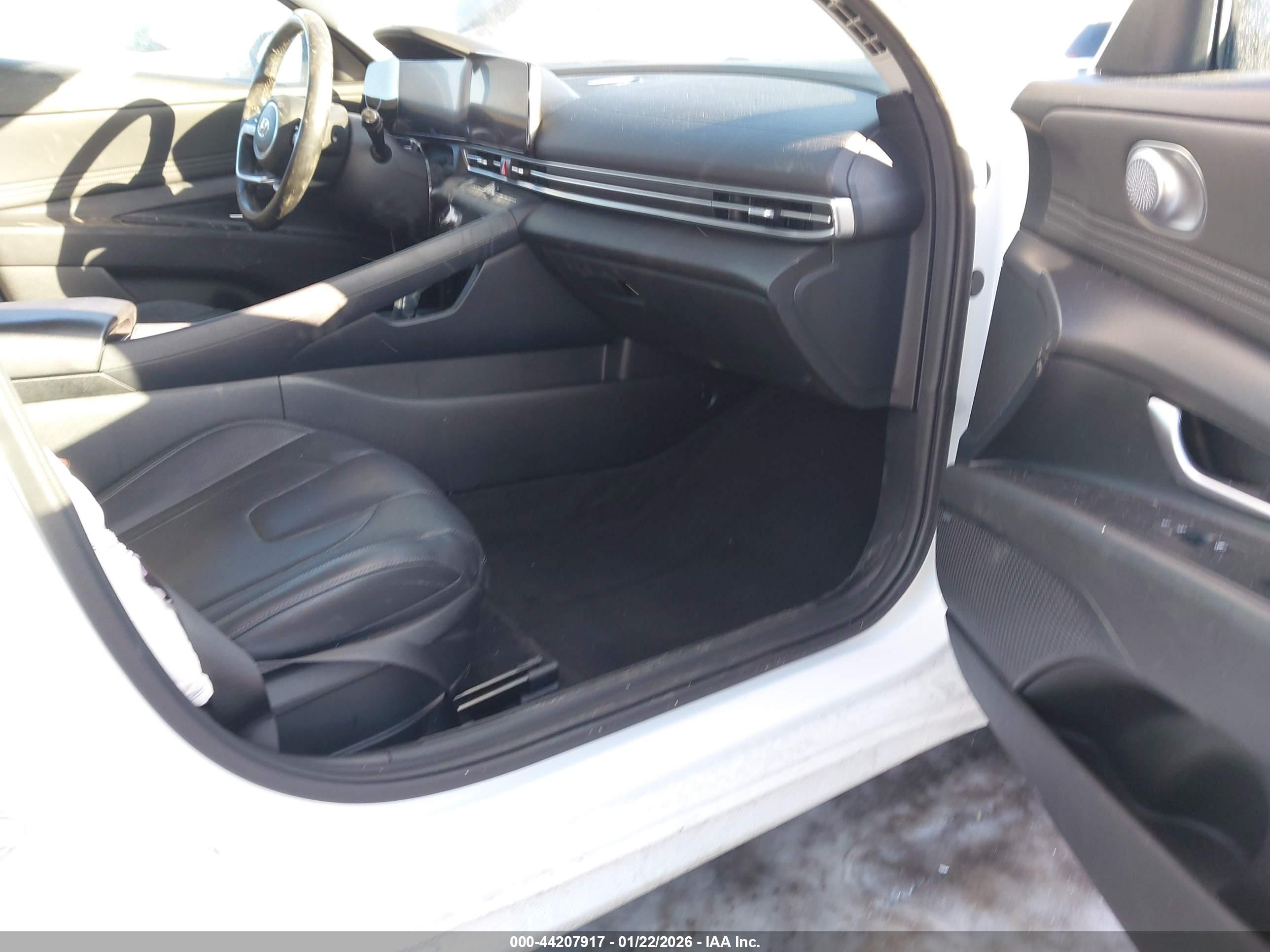 HYUNDAI ELANTRA image 5