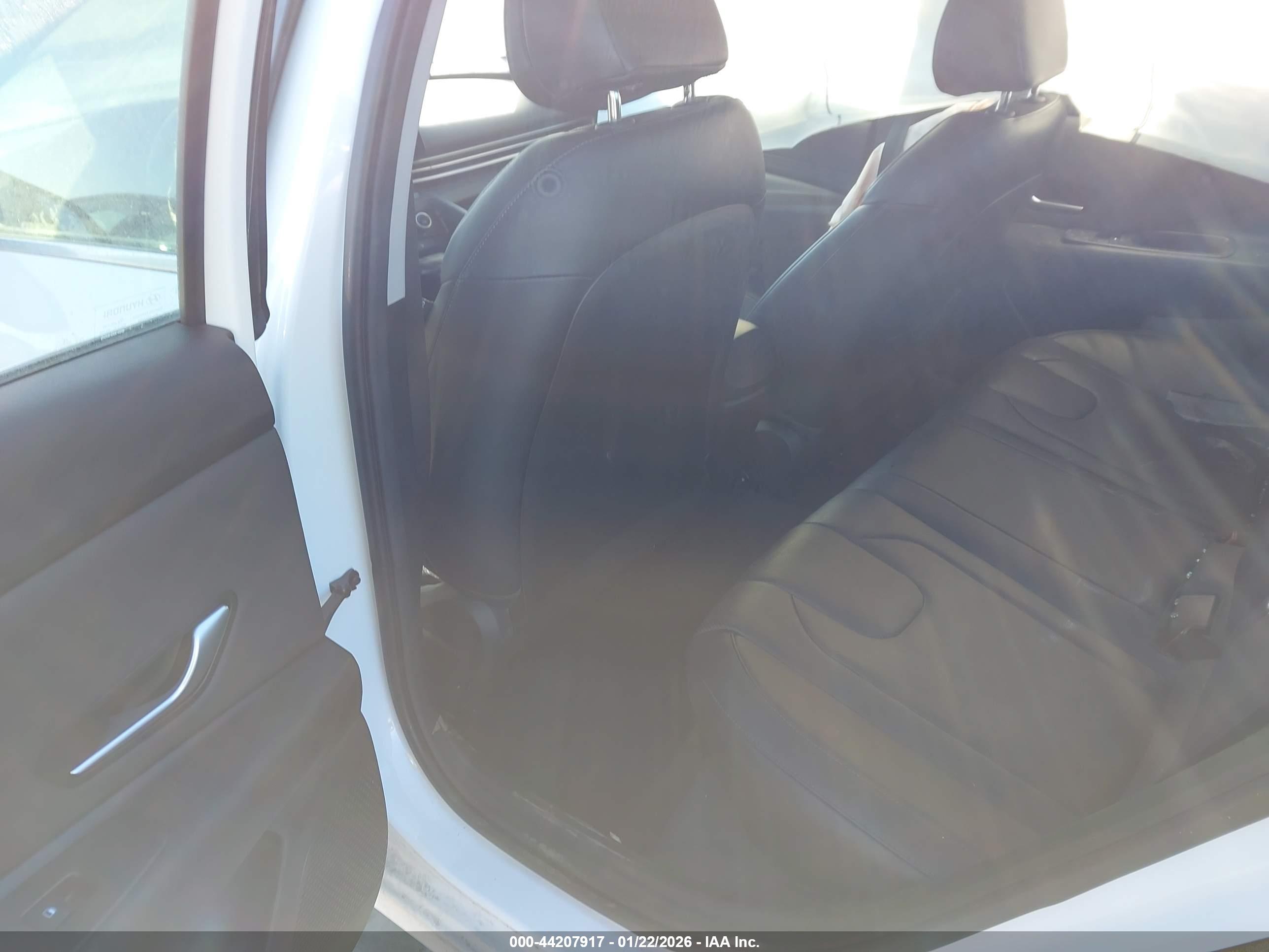 HYUNDAI ELANTRA image 8