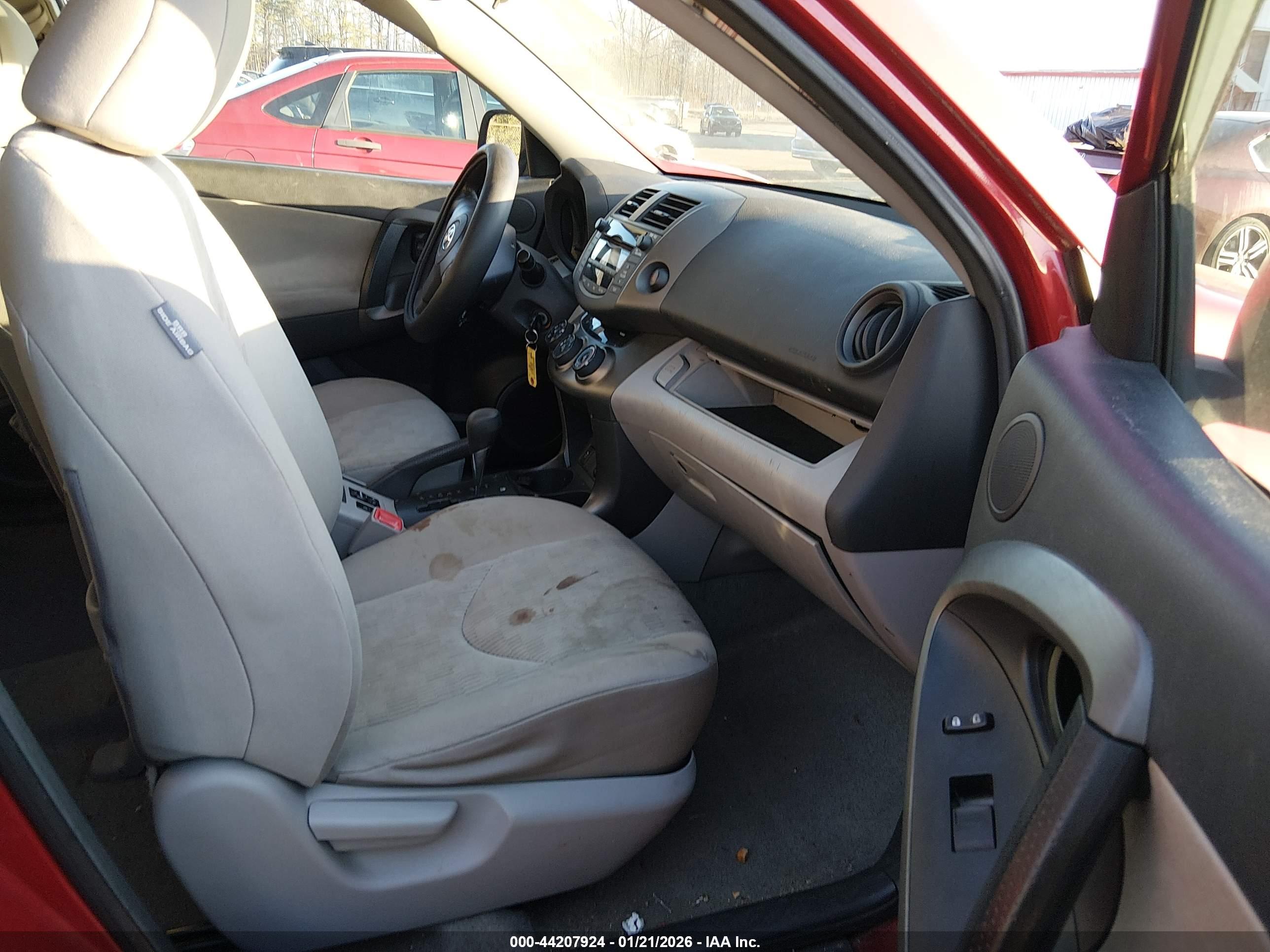 TOYOTA RAV4 image 5