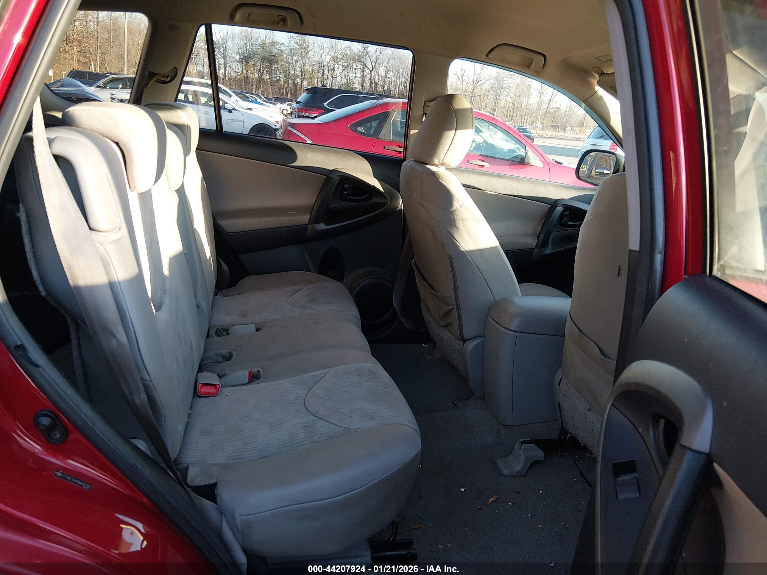 TOYOTA RAV4 image 8