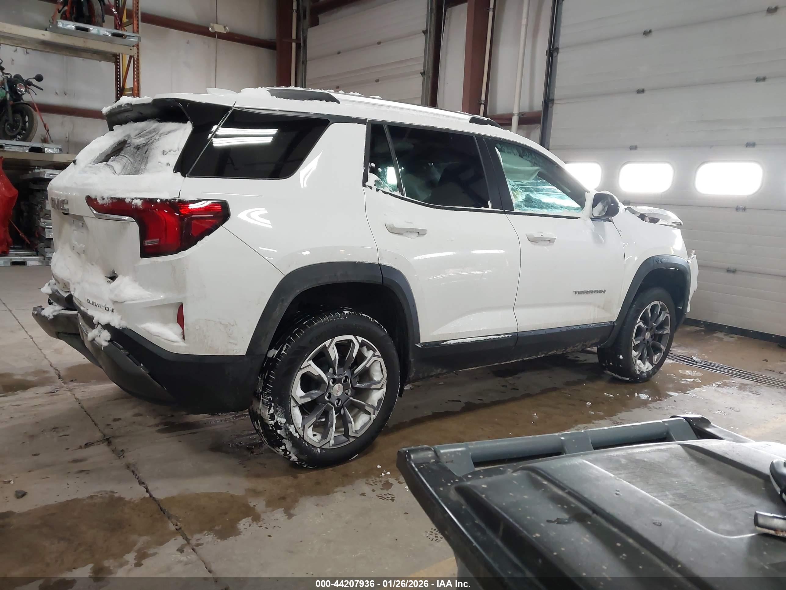 GMC TERRAIN image 4