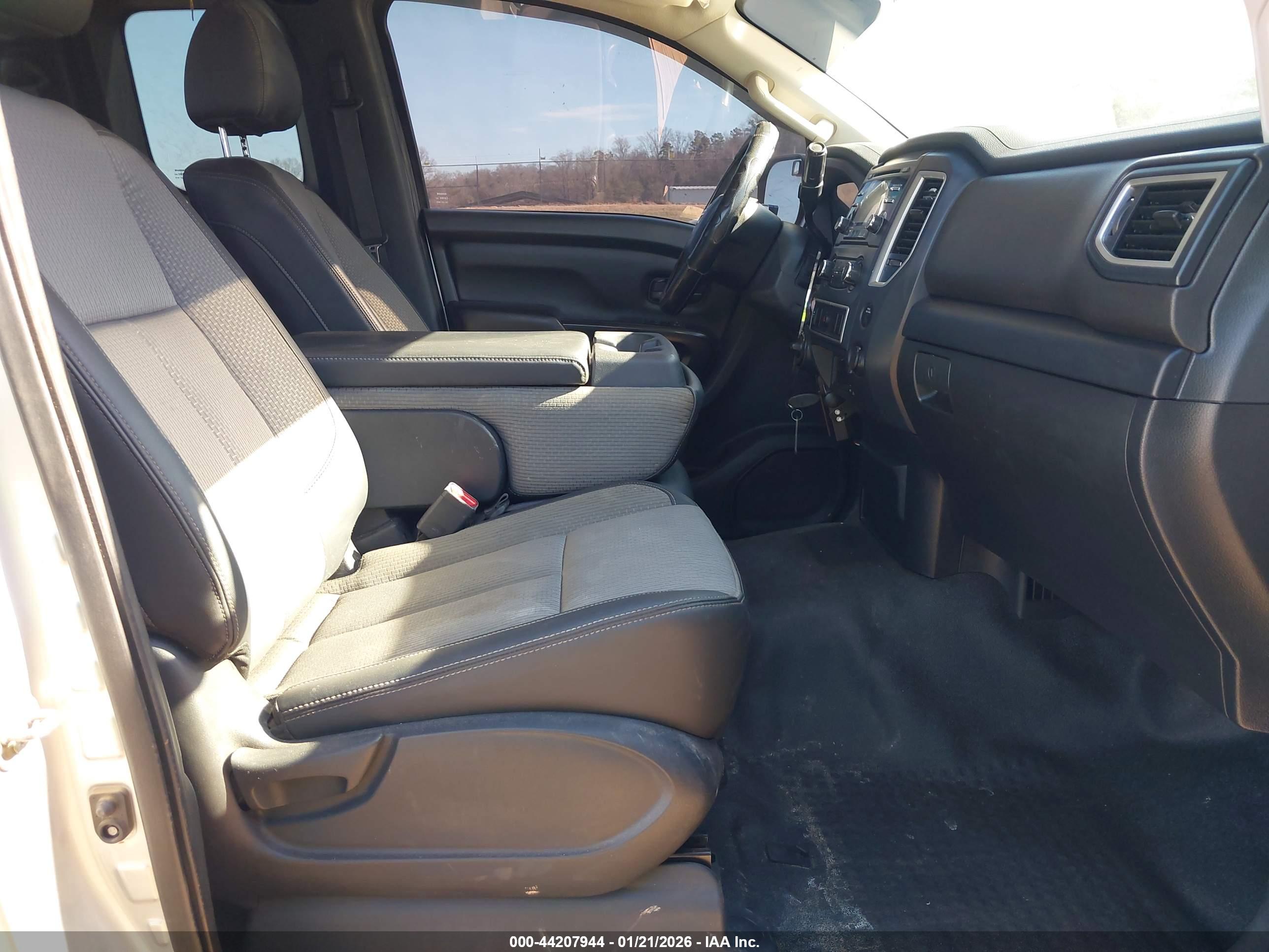 NISSAN TITAN image 5
