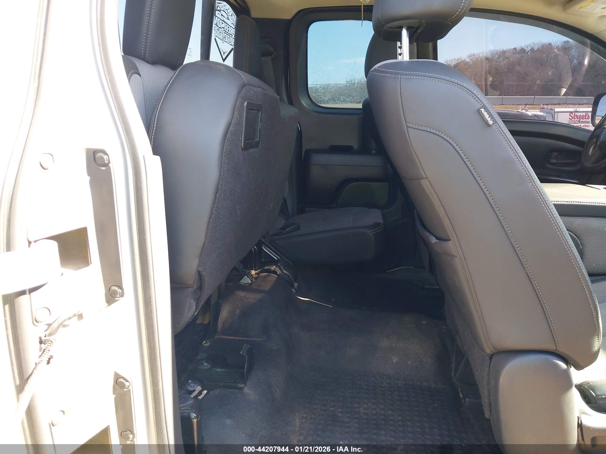 NISSAN TITAN image 8