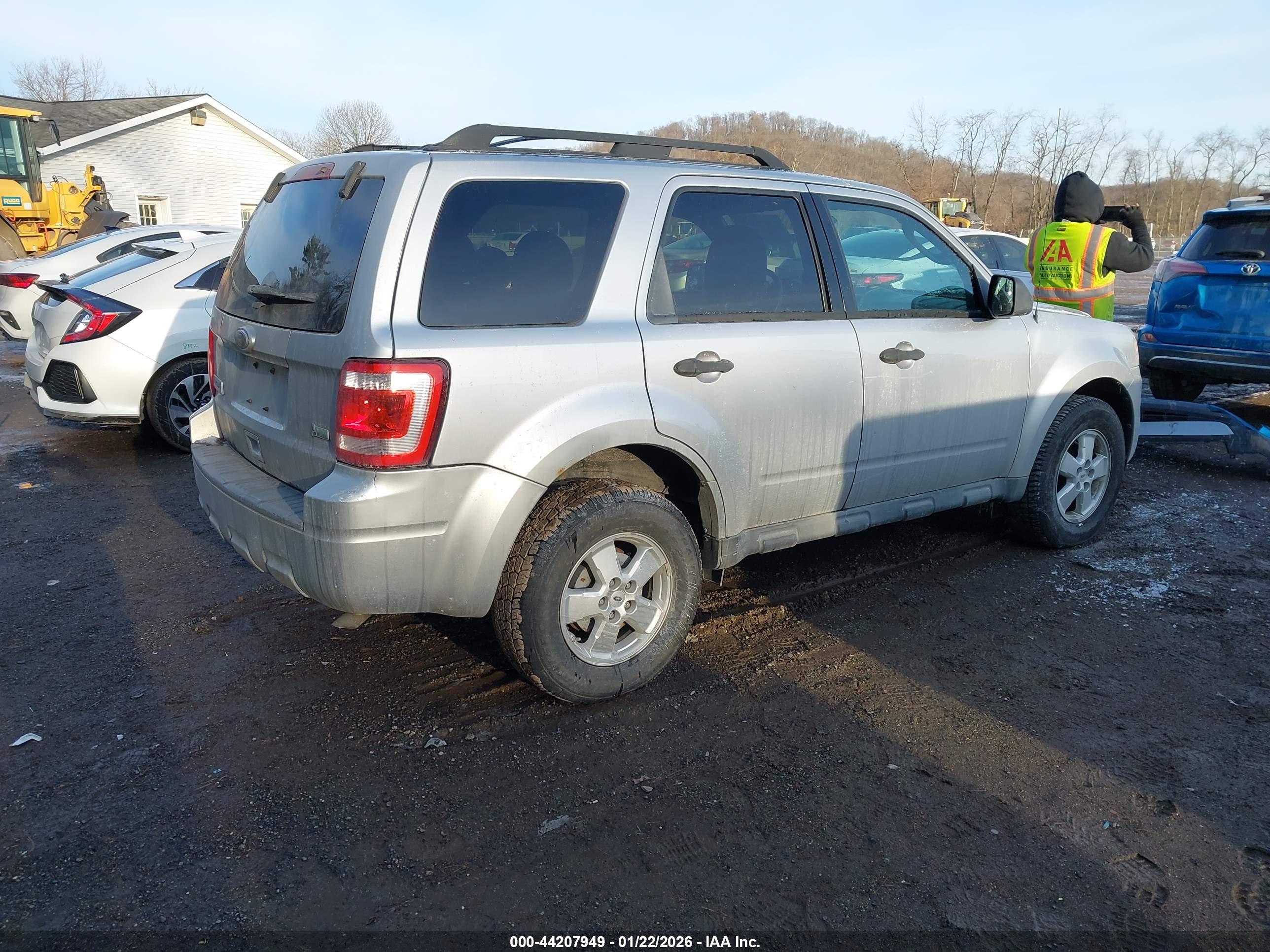 FORD ESCAPE image 4