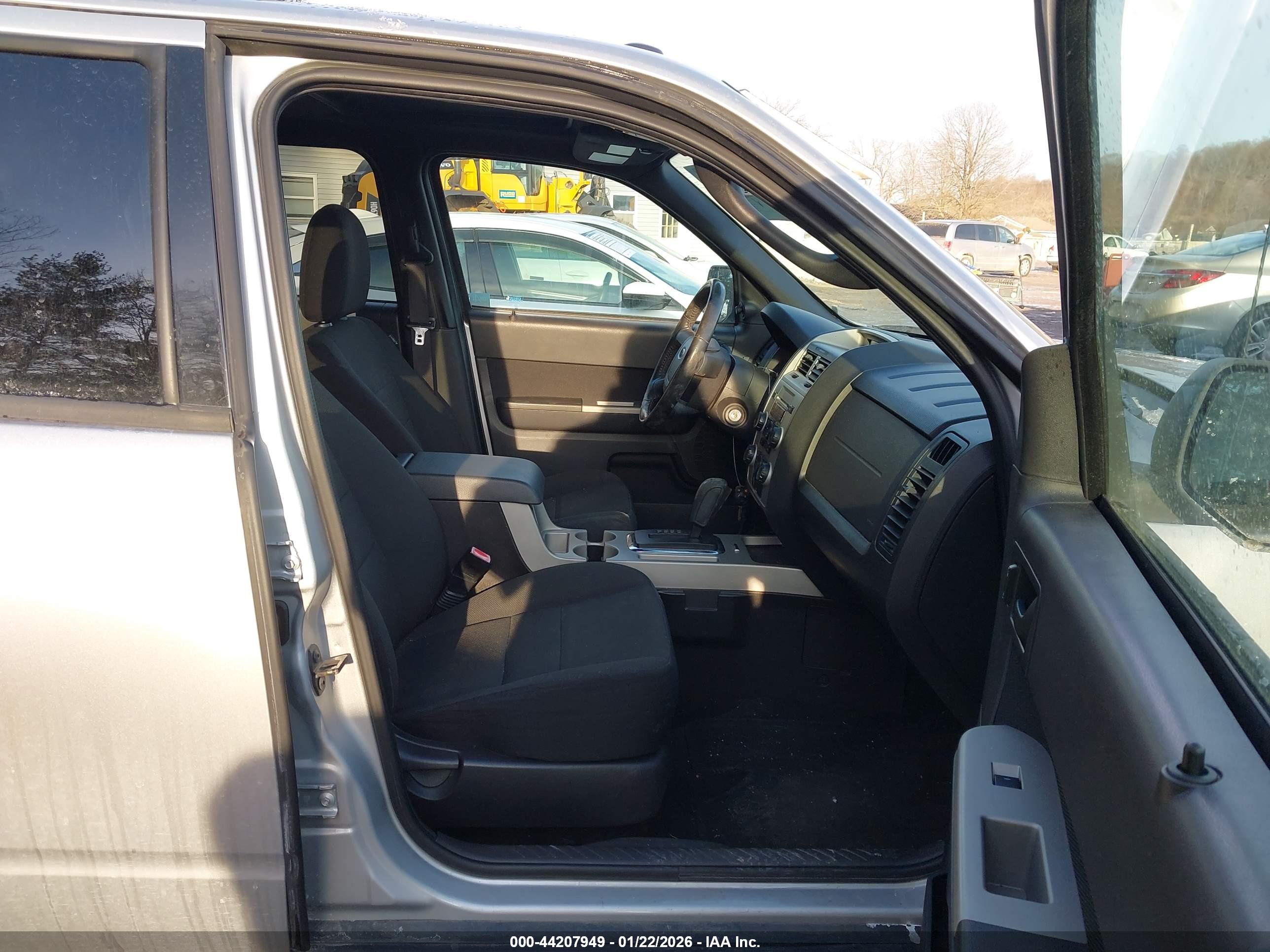 FORD ESCAPE image 5