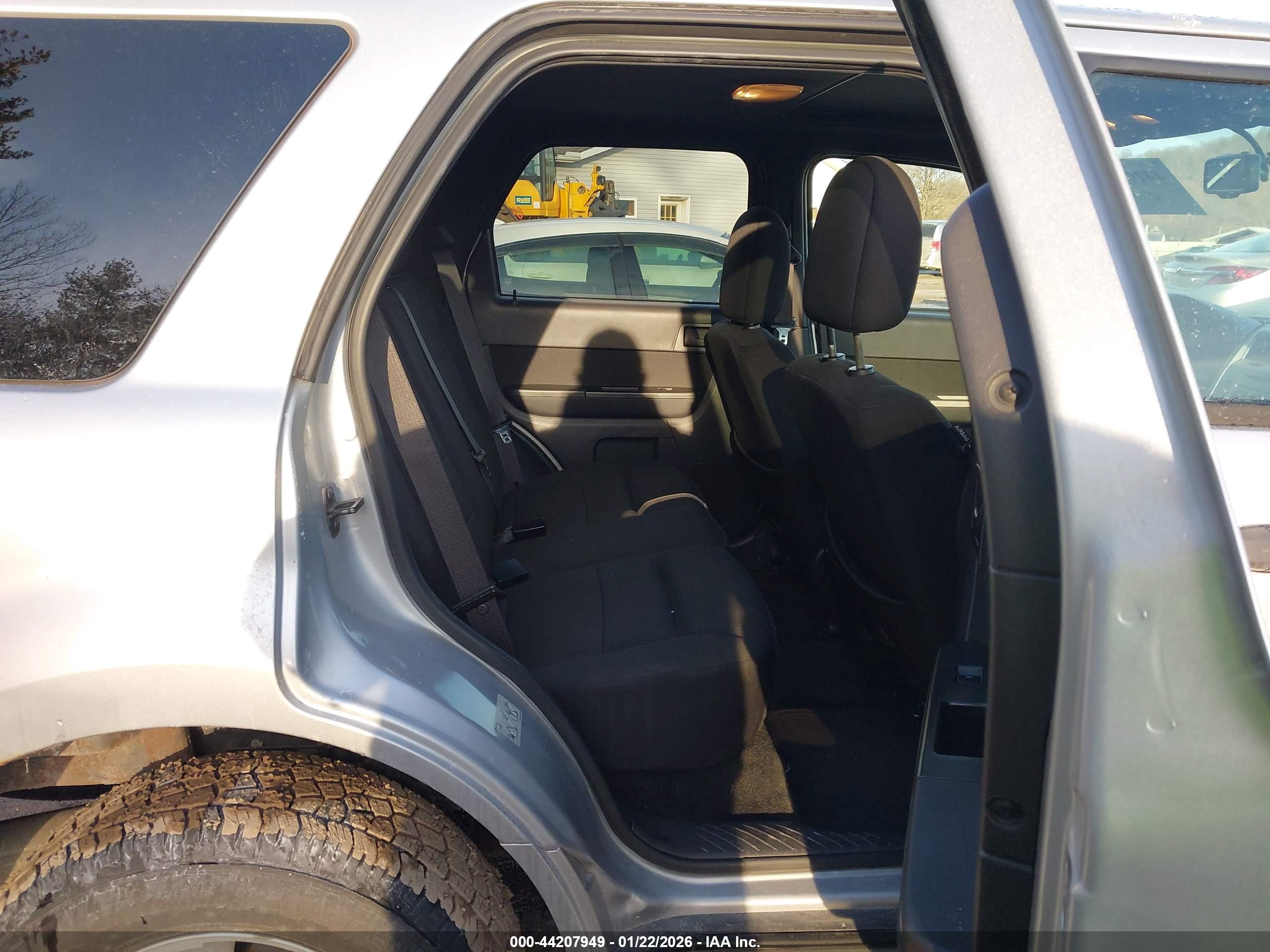 FORD ESCAPE image 8