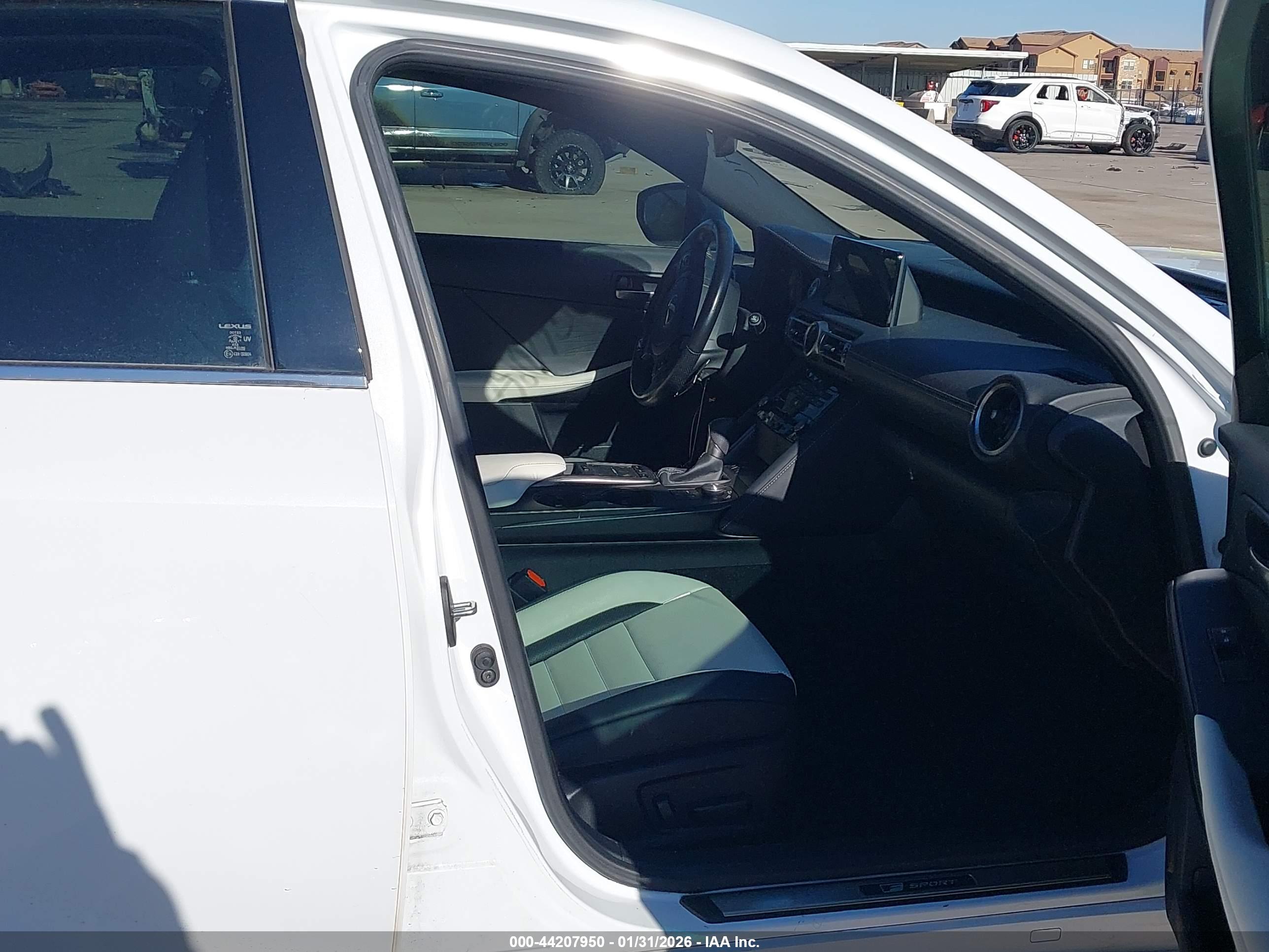 LEXUS IS image 5