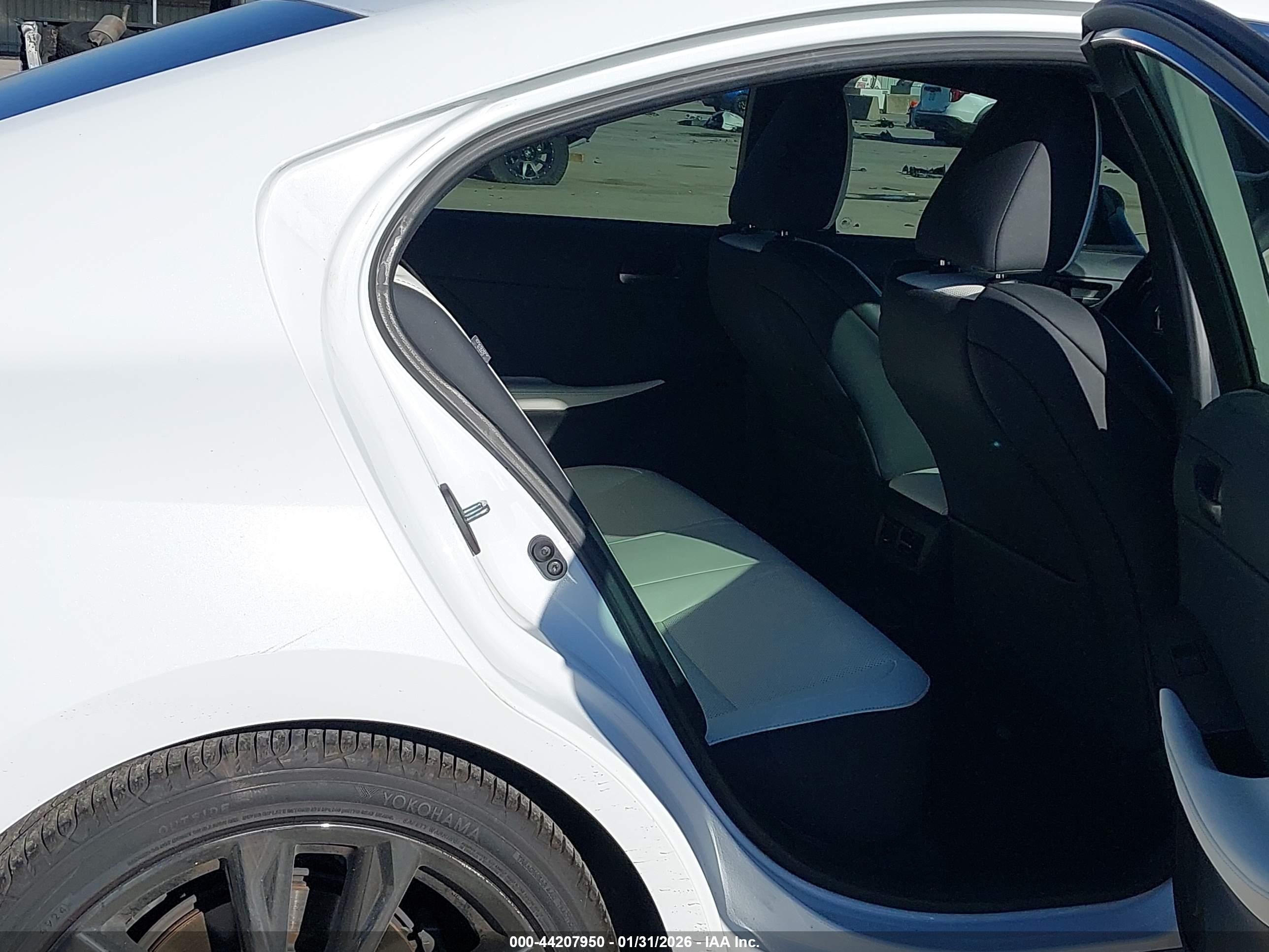 LEXUS IS image 8
