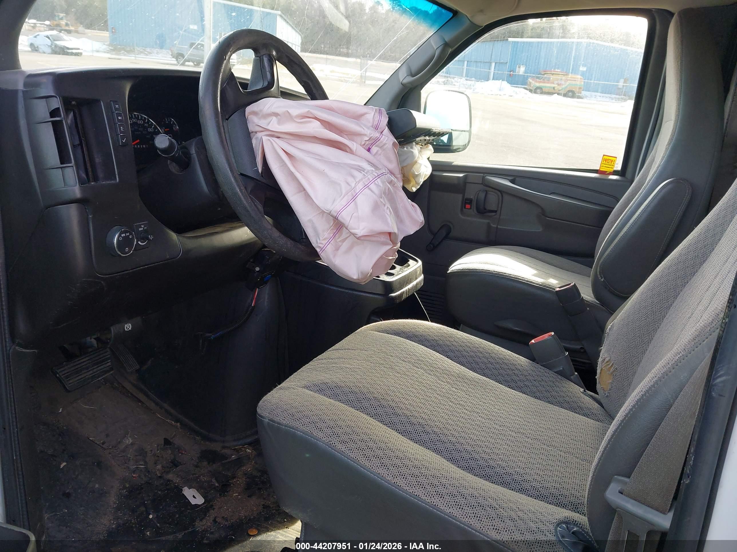 CHEVROLET EXPRESS image 8