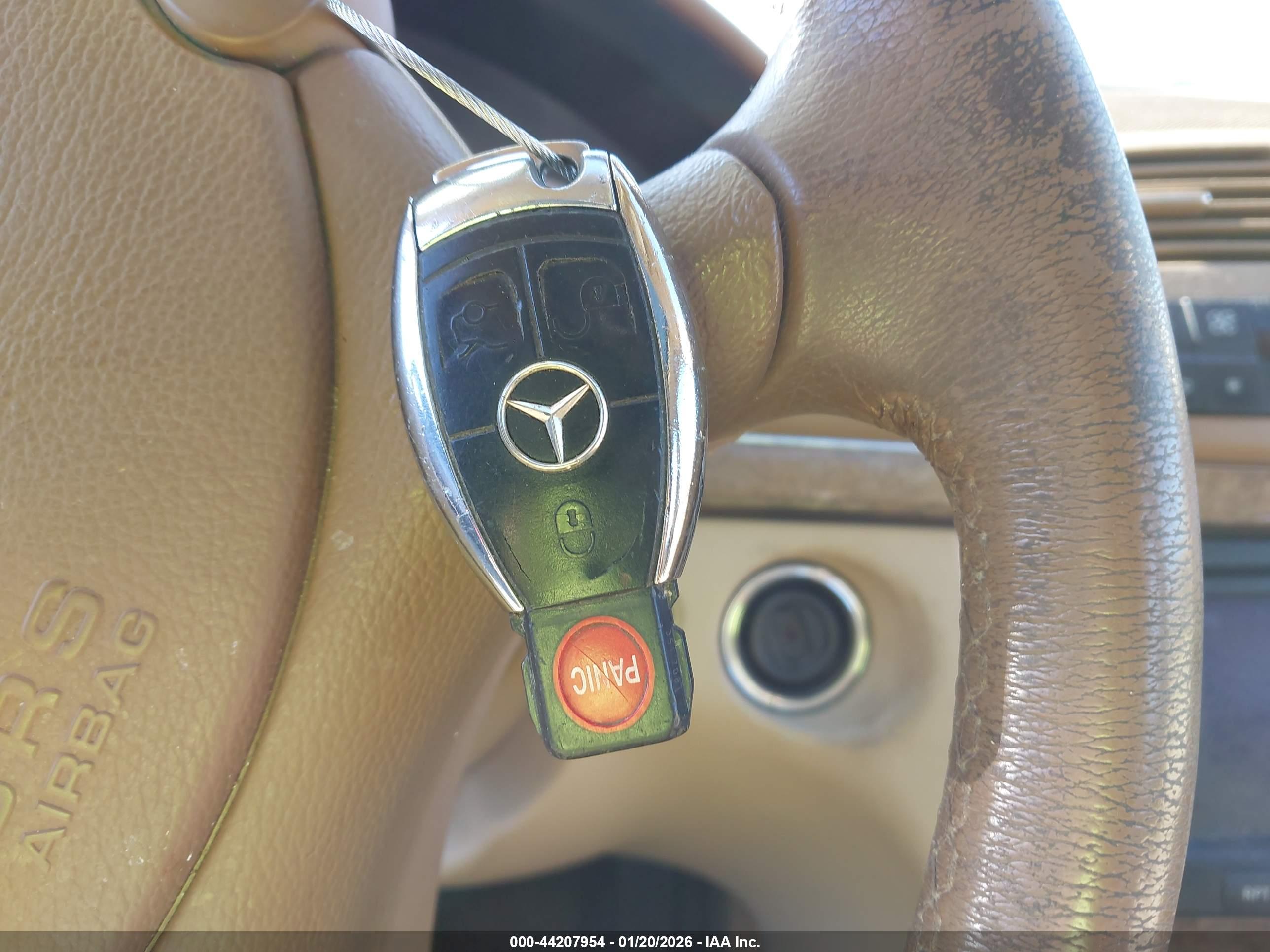 MERCEDES-BENZ E image 11