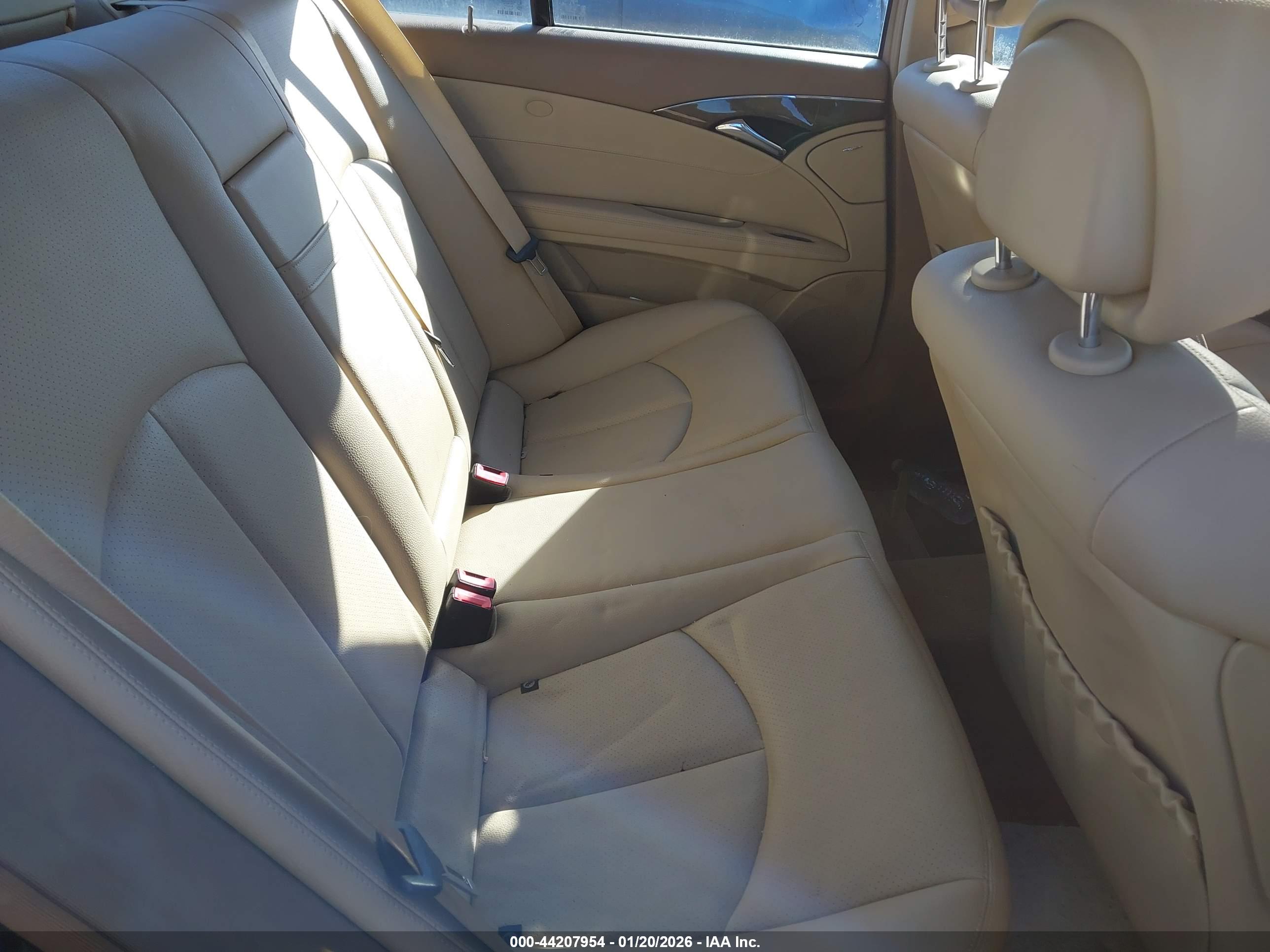 MERCEDES-BENZ E image 8