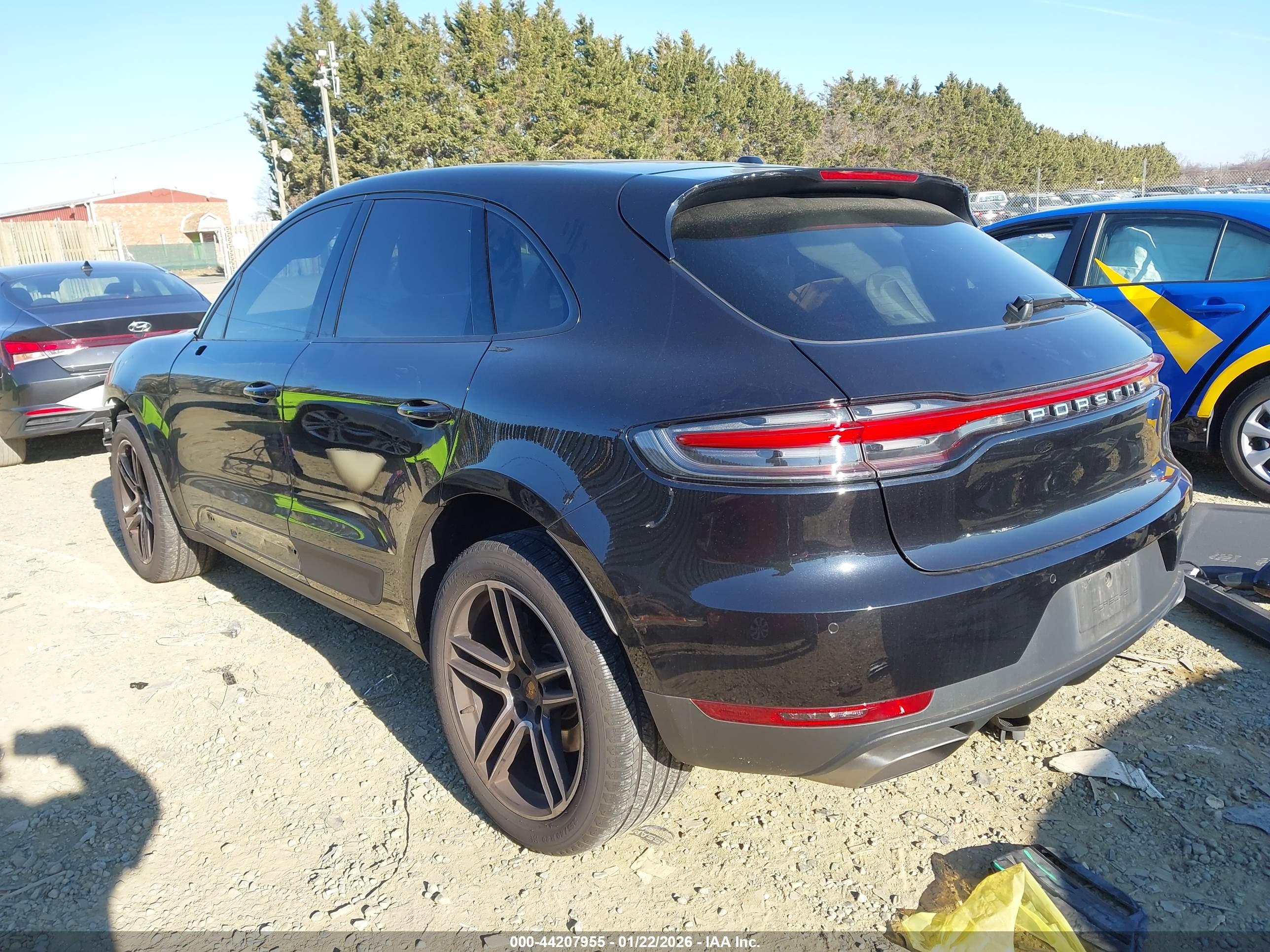 PORSCHE MACAN image 3