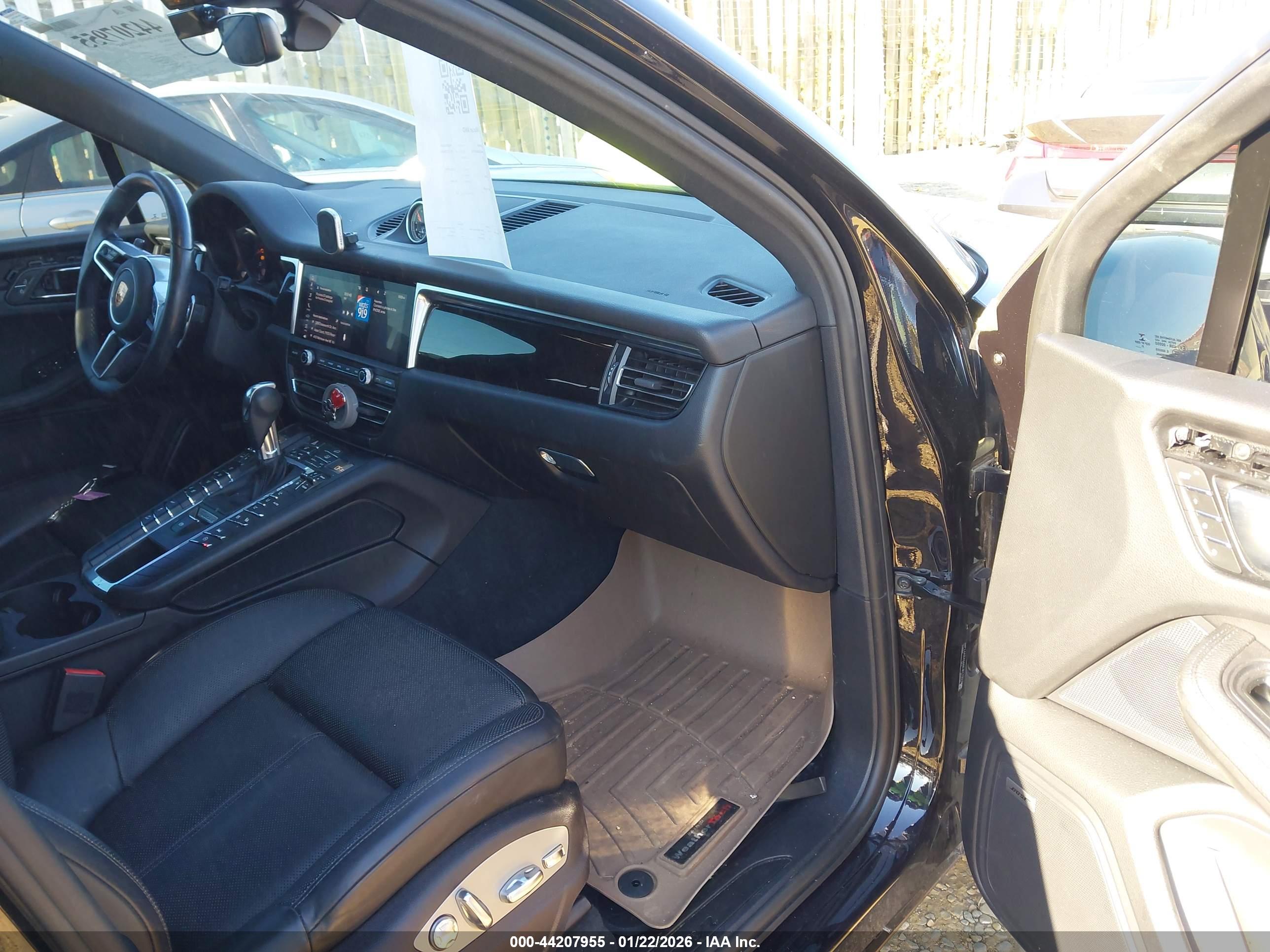 PORSCHE MACAN image 5