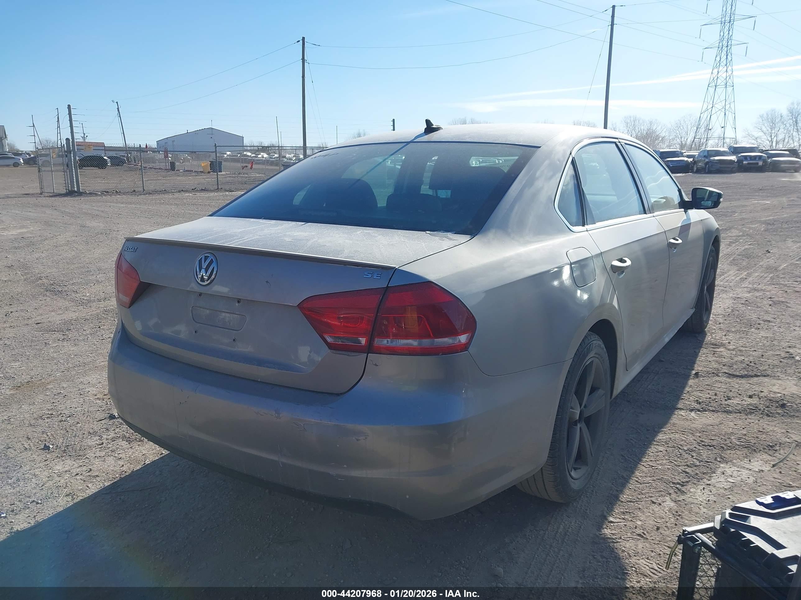 VOLKSWAGEN PASSAT image 4