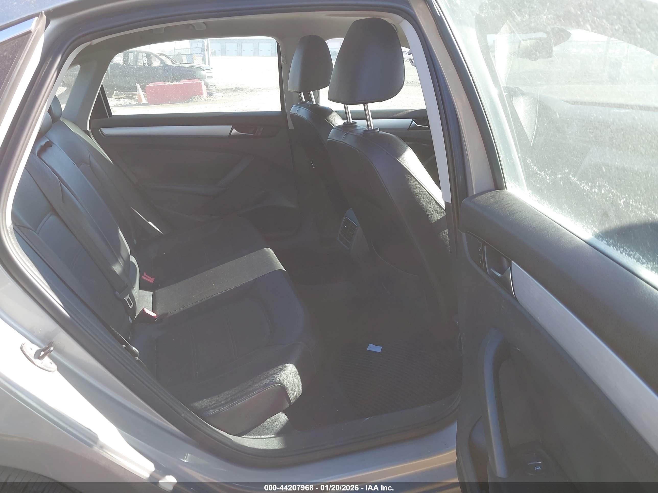 VOLKSWAGEN PASSAT image 8