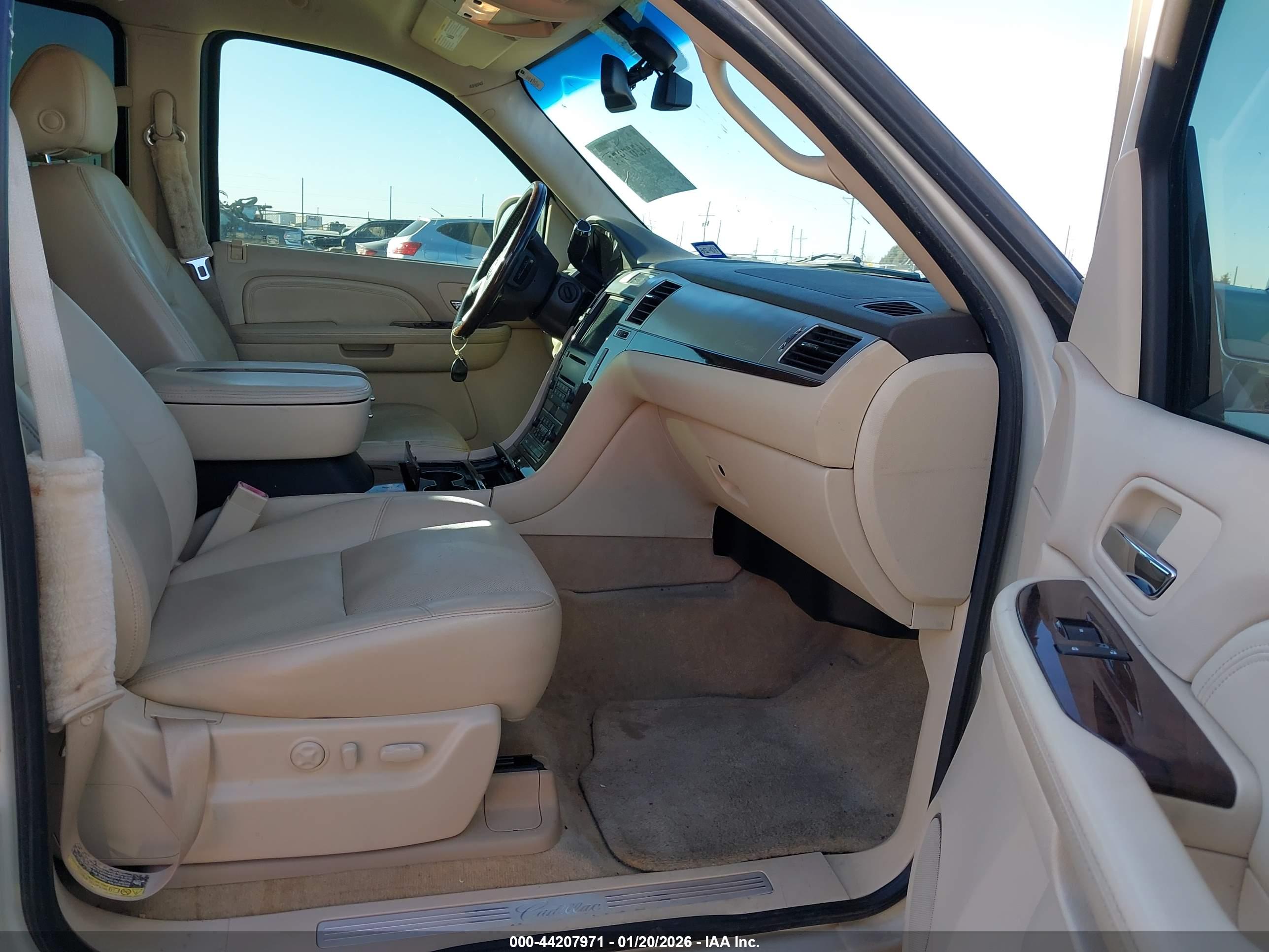 CADILLAC ESCALADE image 5