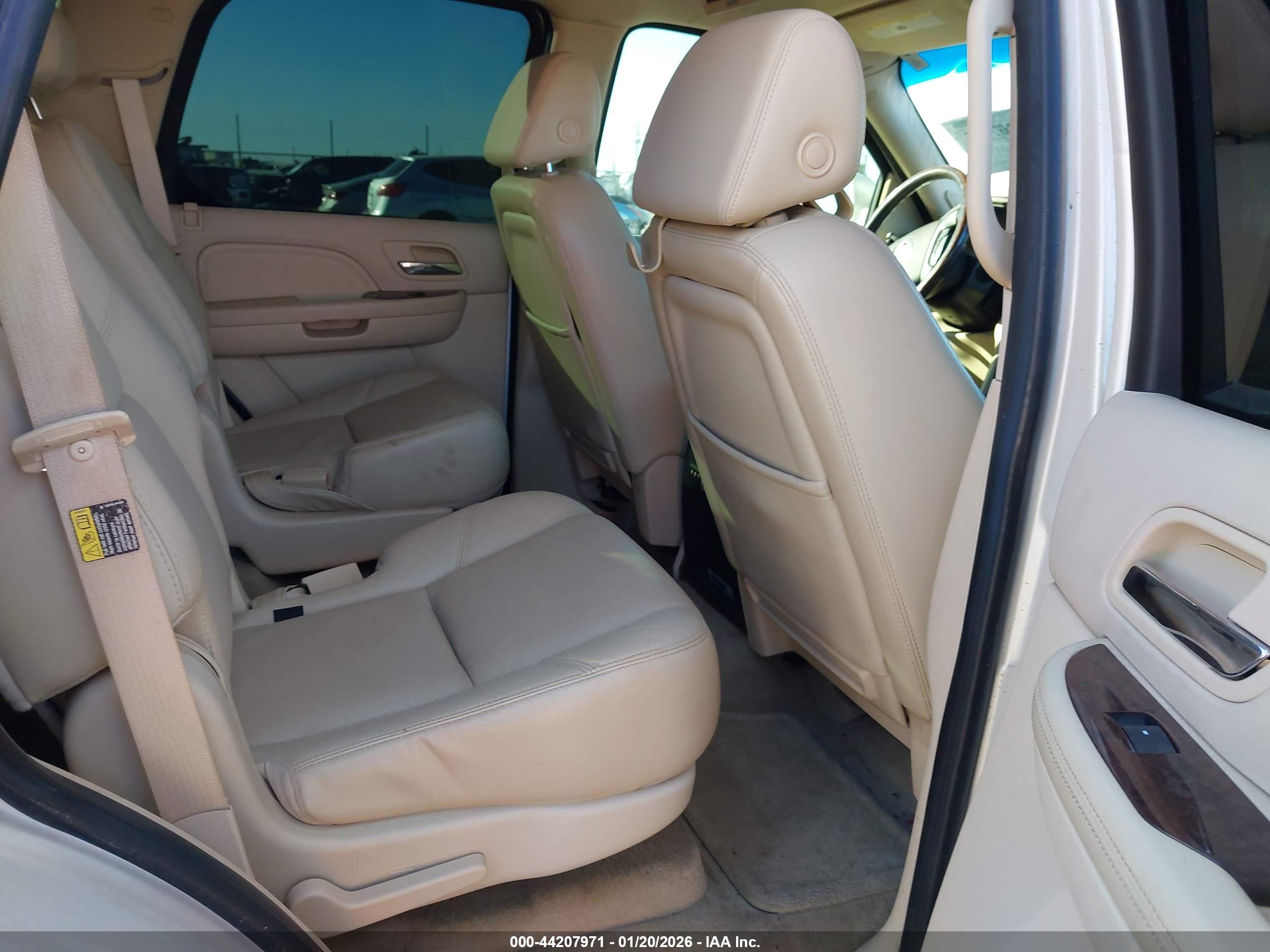 CADILLAC ESCALADE image 8