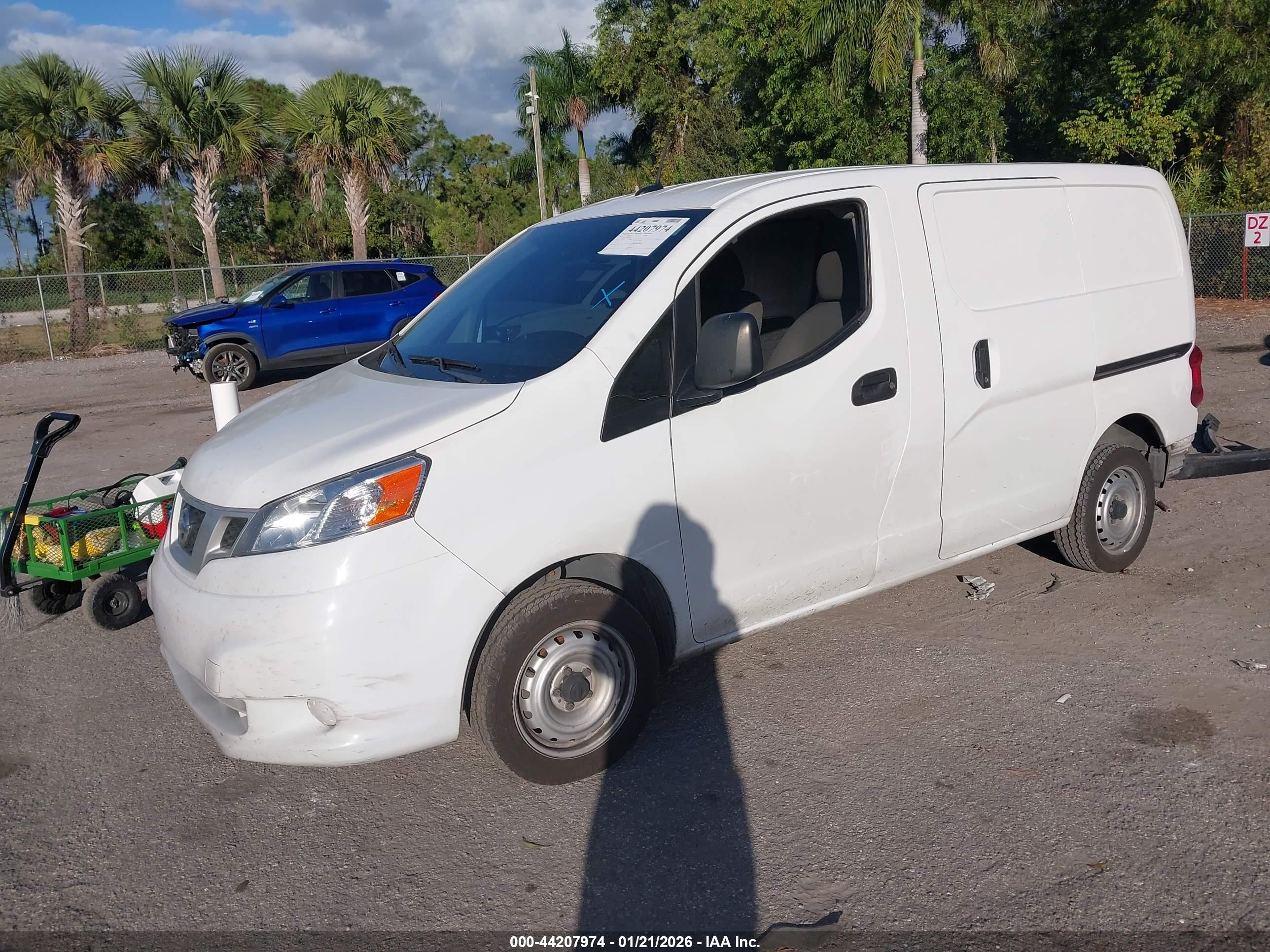 NISSAN NV200 image 2