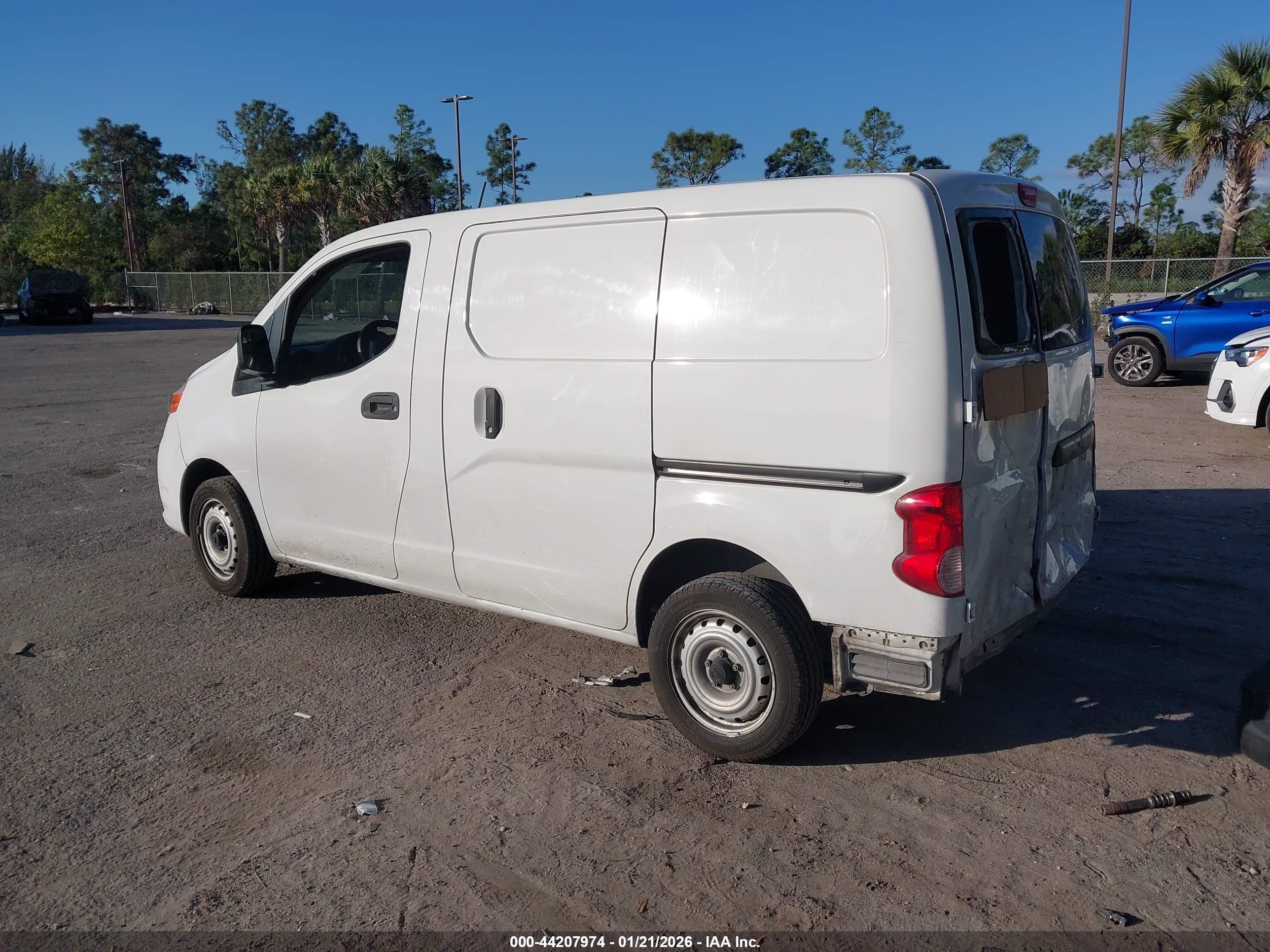 NISSAN NV200 image 3