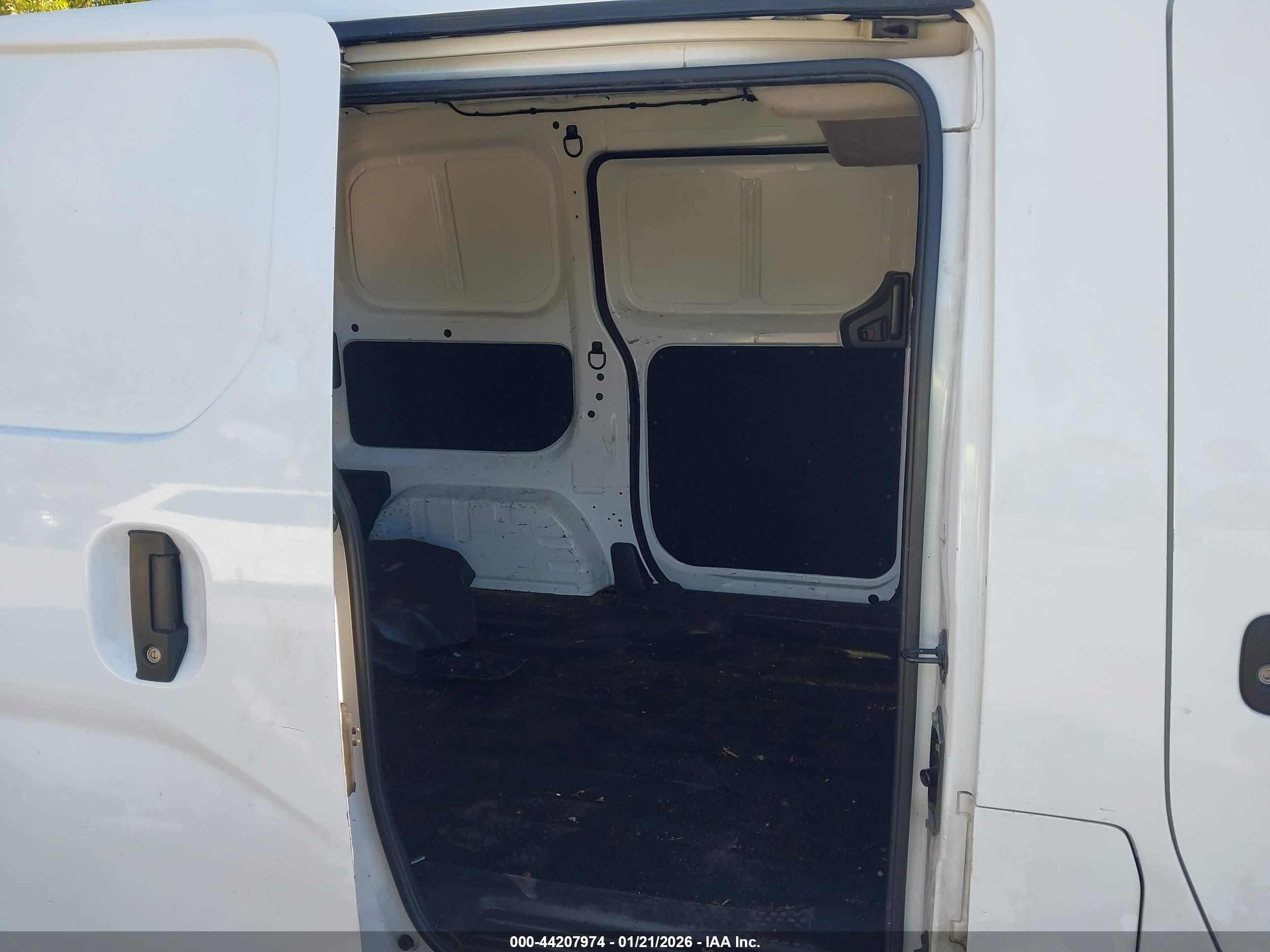 NISSAN NV200 image 8