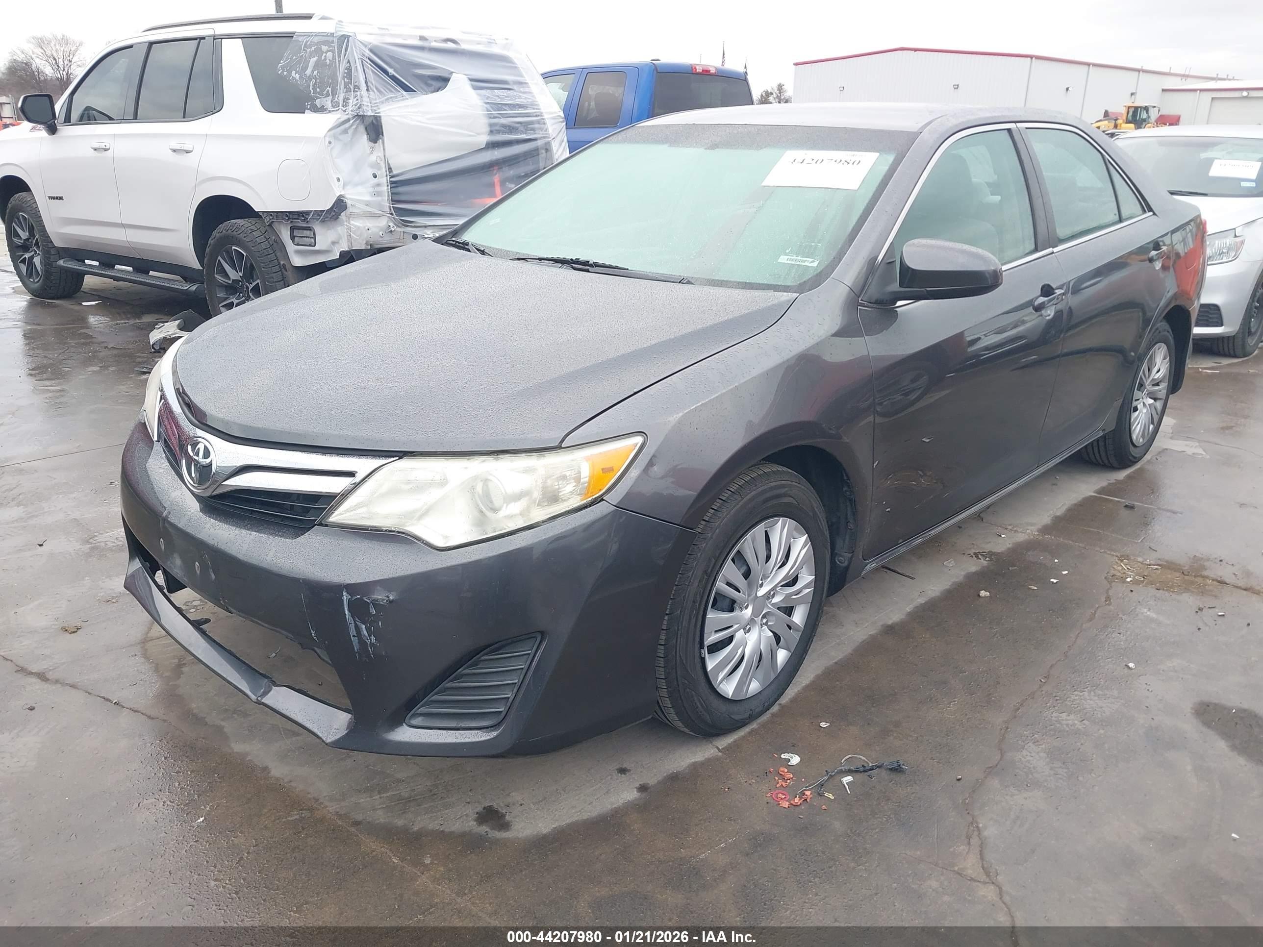 TOYOTA CAMRY image 2