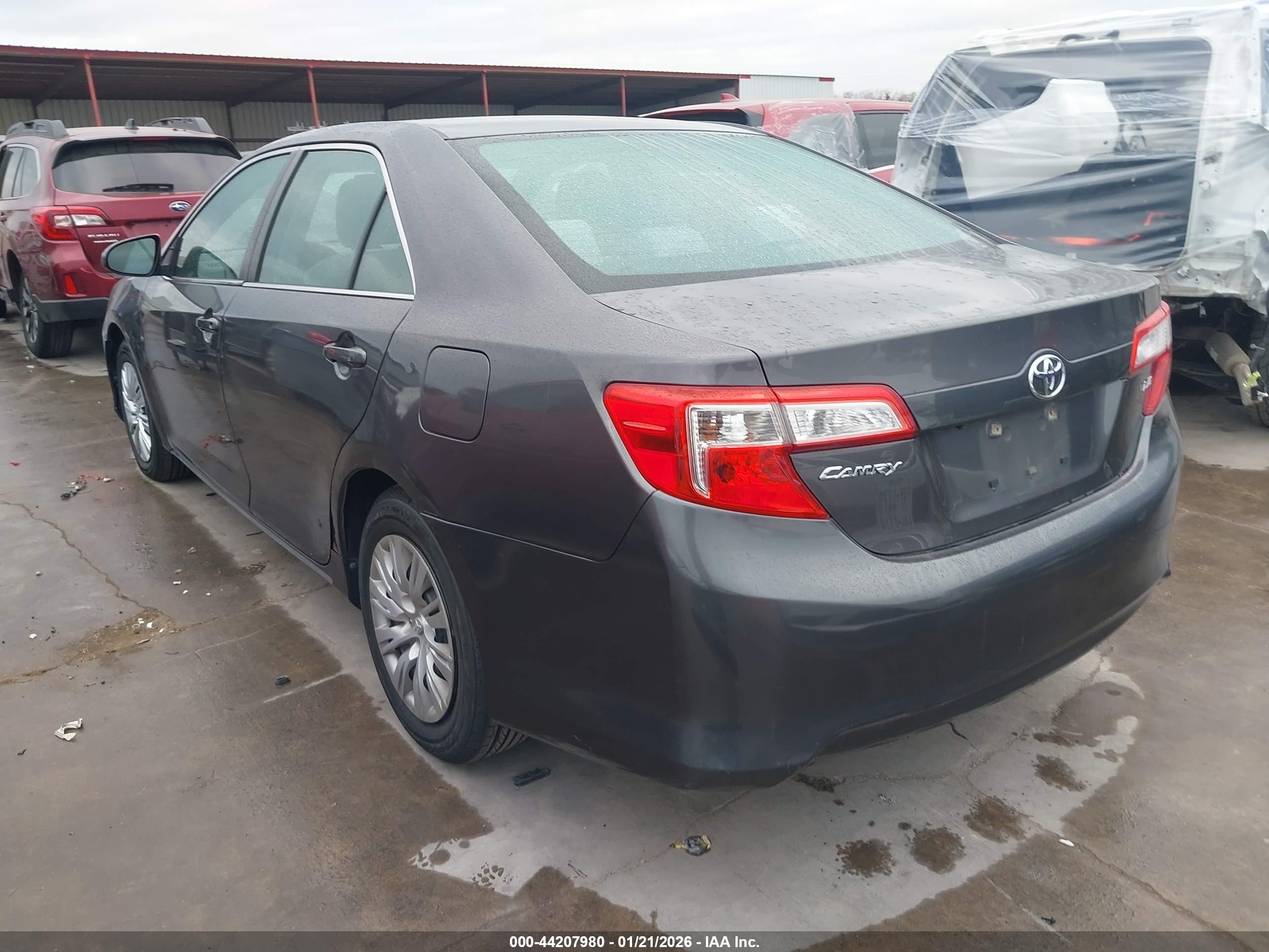 TOYOTA CAMRY image 3