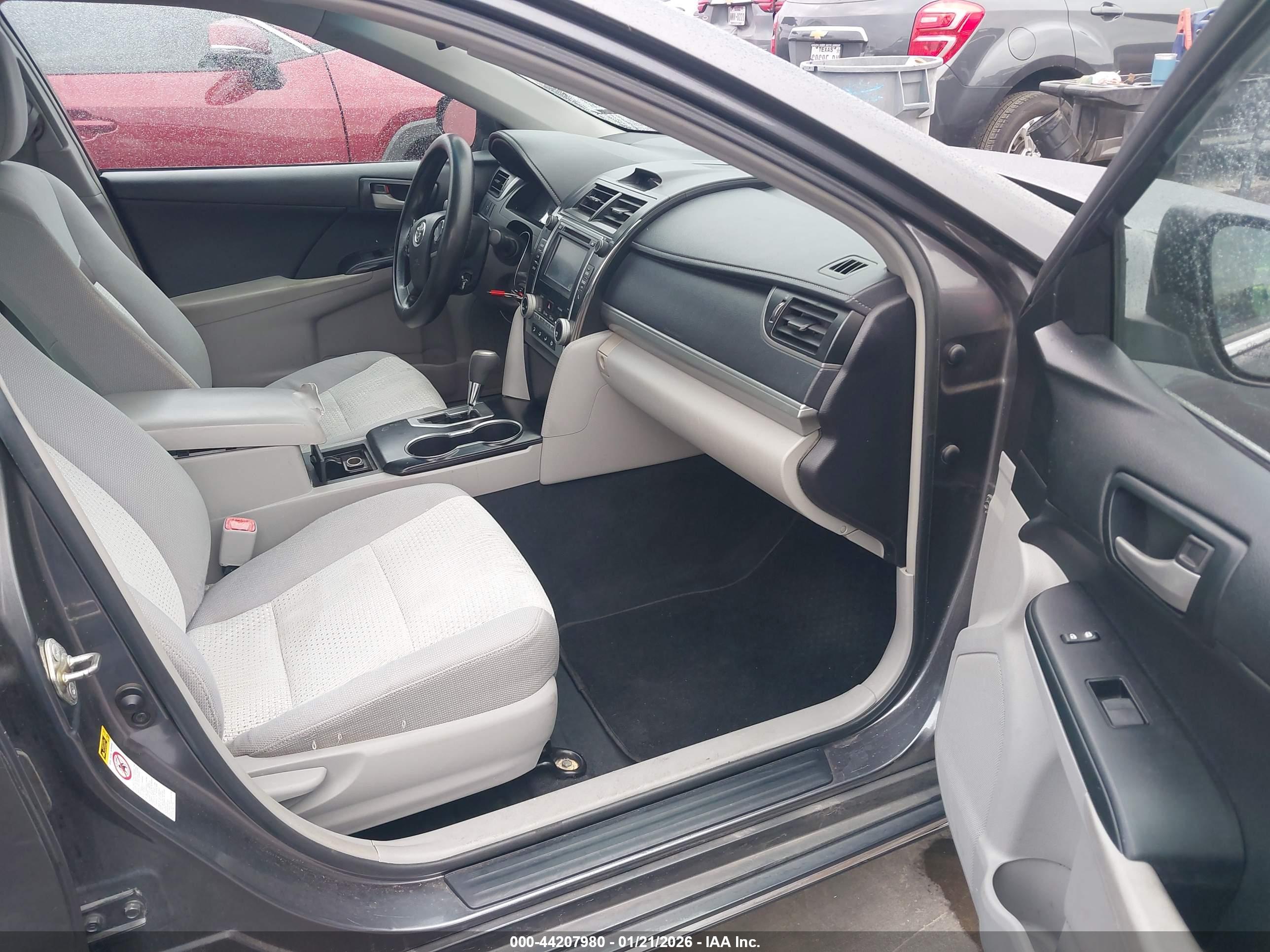 TOYOTA CAMRY image 5