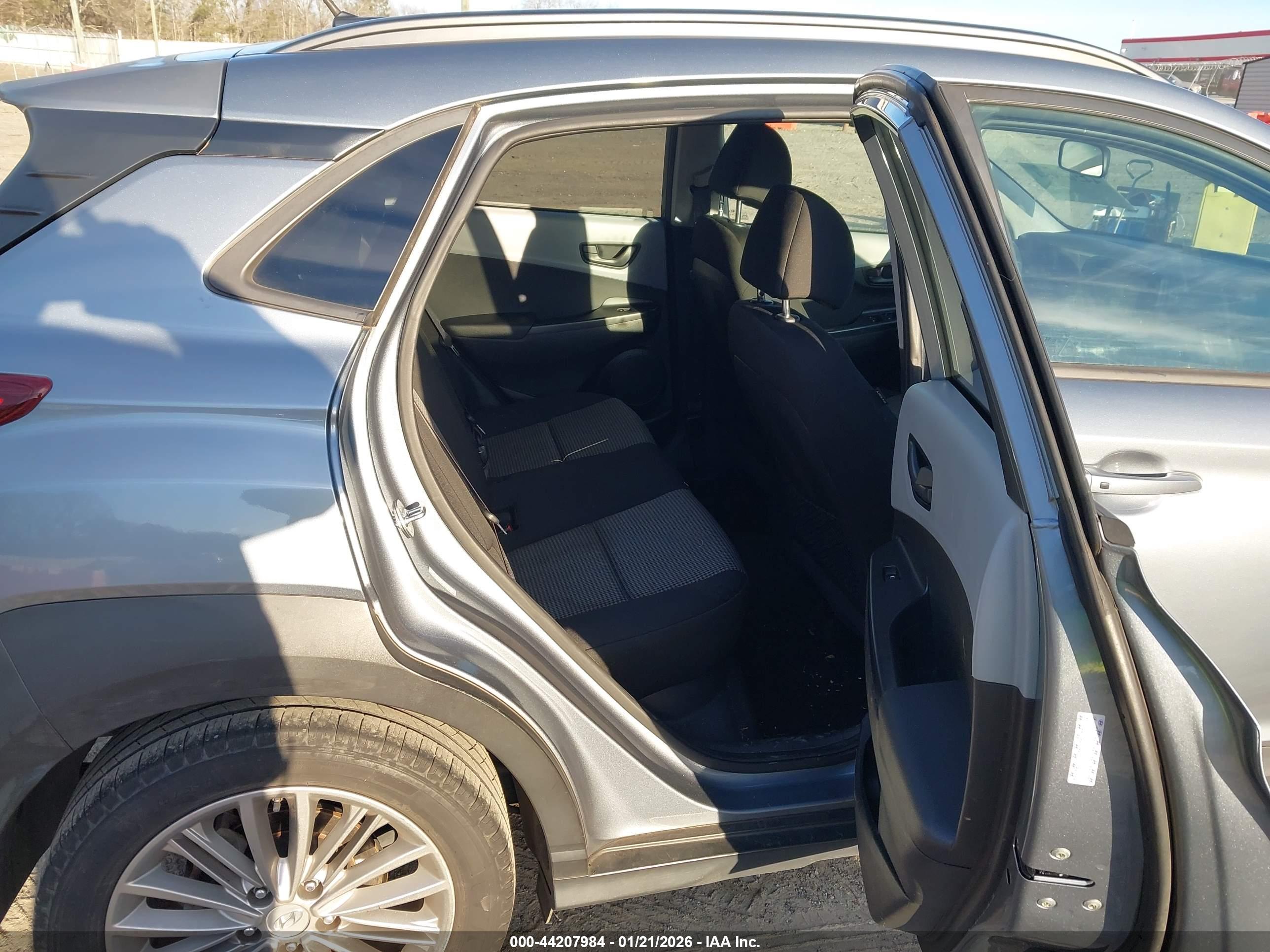 HYUNDAI KONA image 8