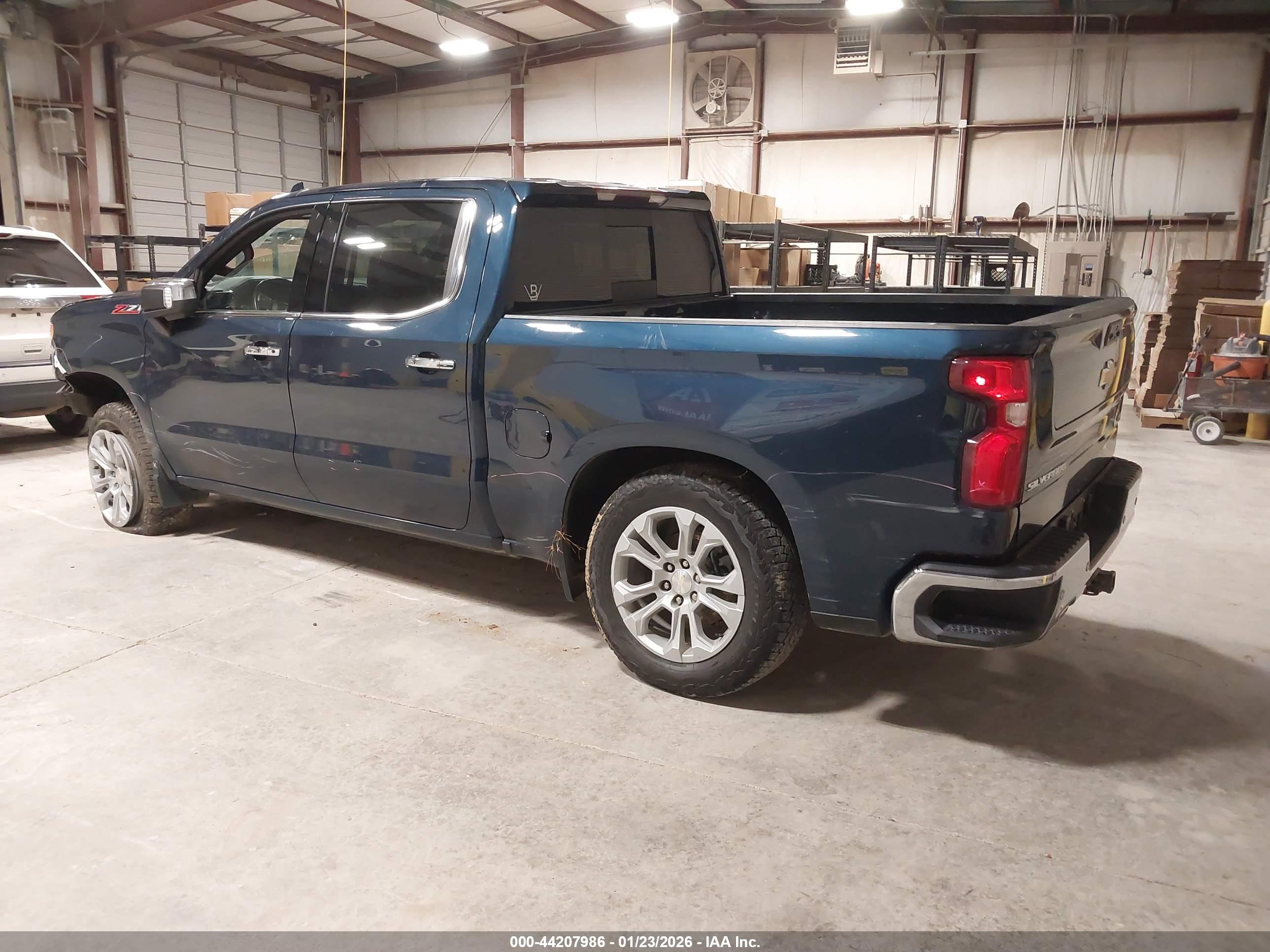 CHEVROLET SILVERADO image 3