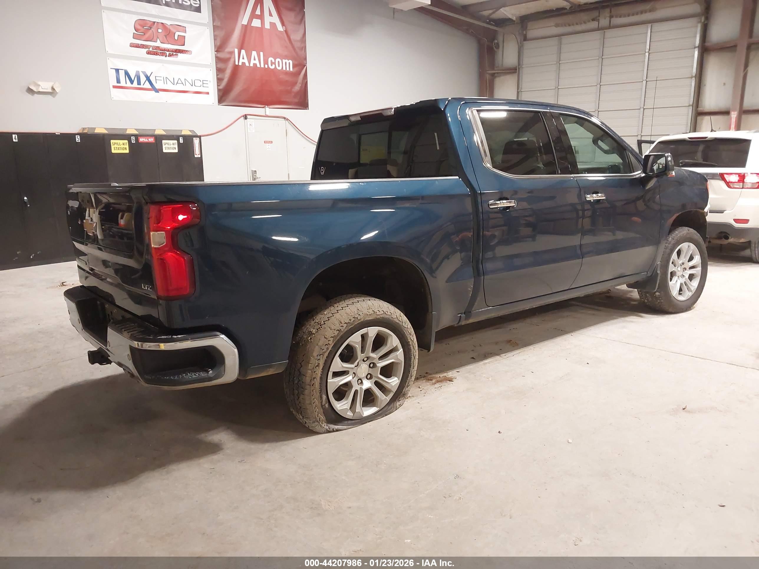 CHEVROLET SILVERADO image 4