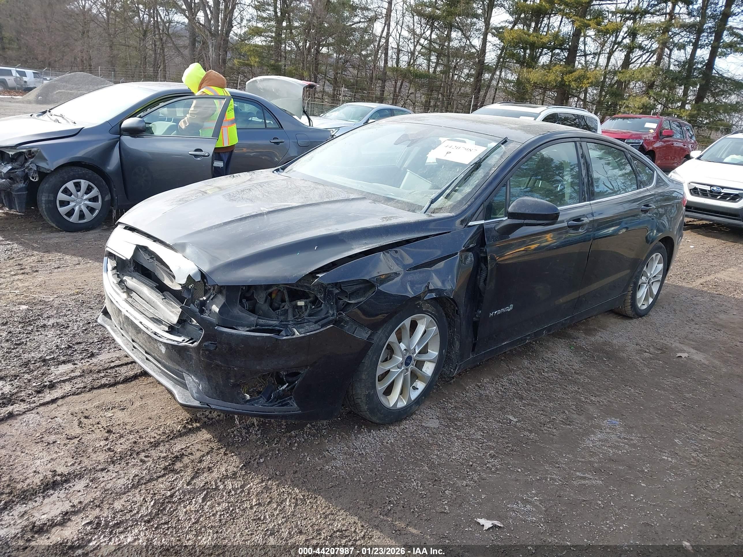 FORD FUSION image 2