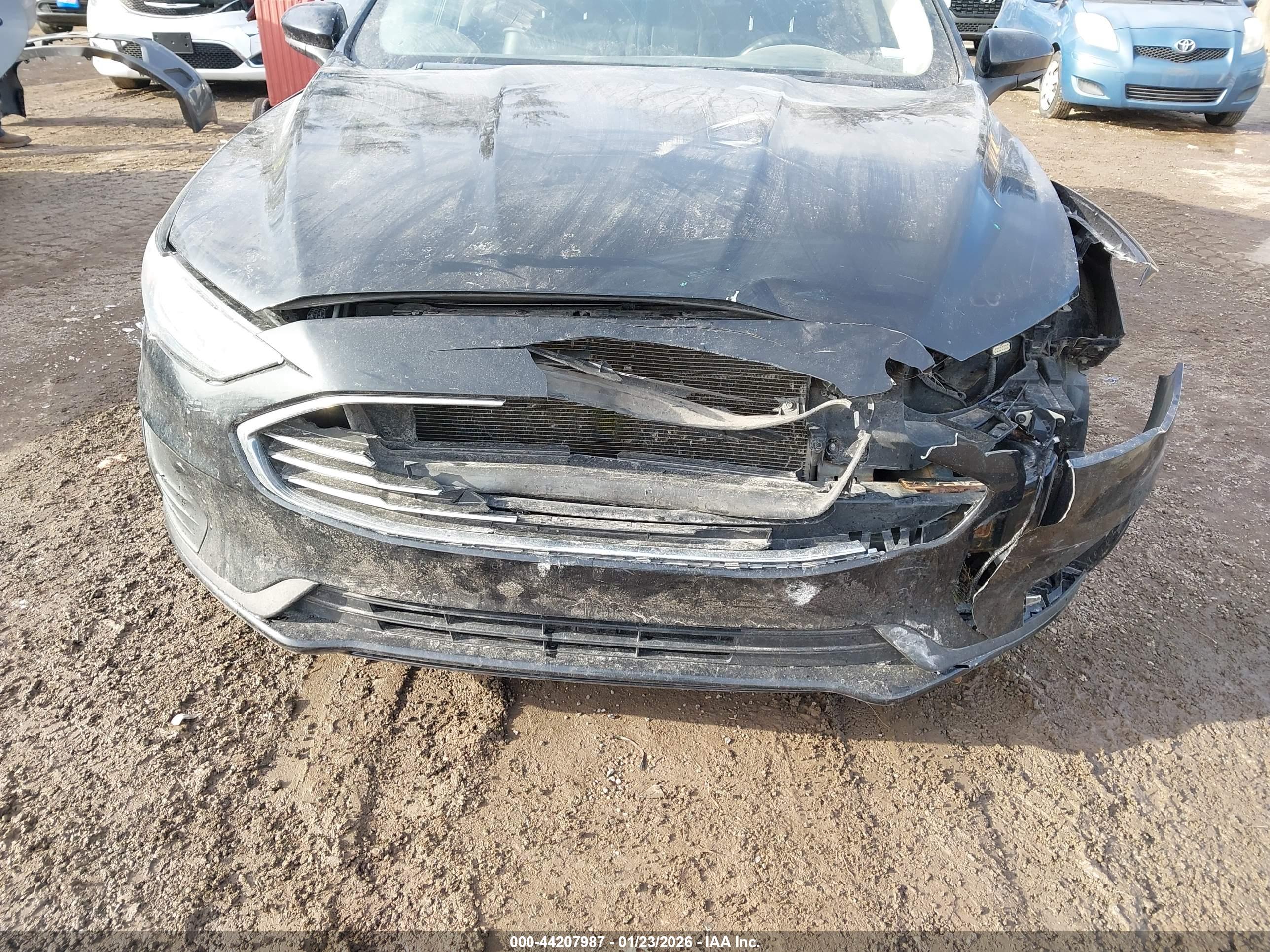 FORD FUSION image 6