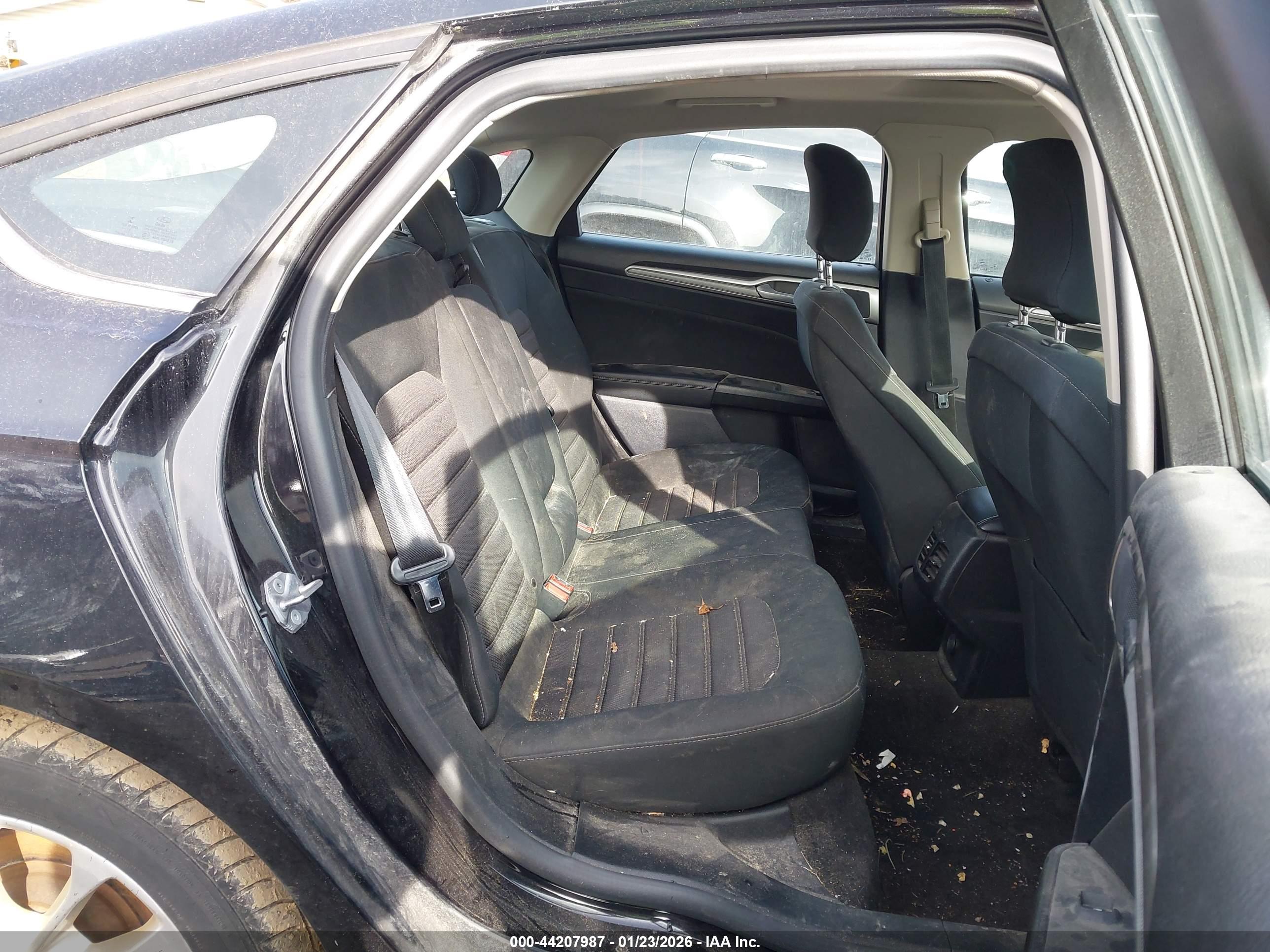 FORD FUSION image 8