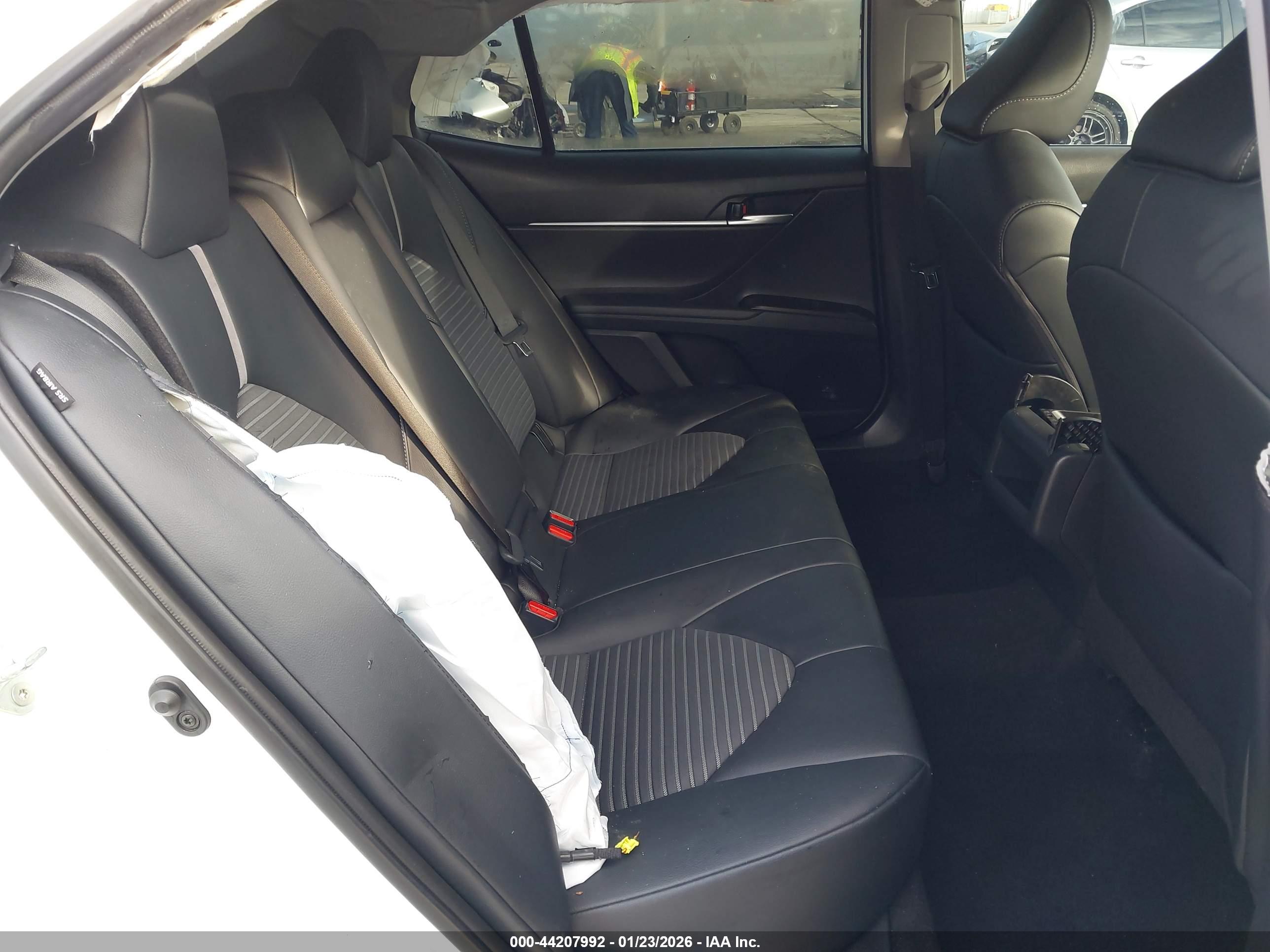 TOYOTA CAMRY image 8