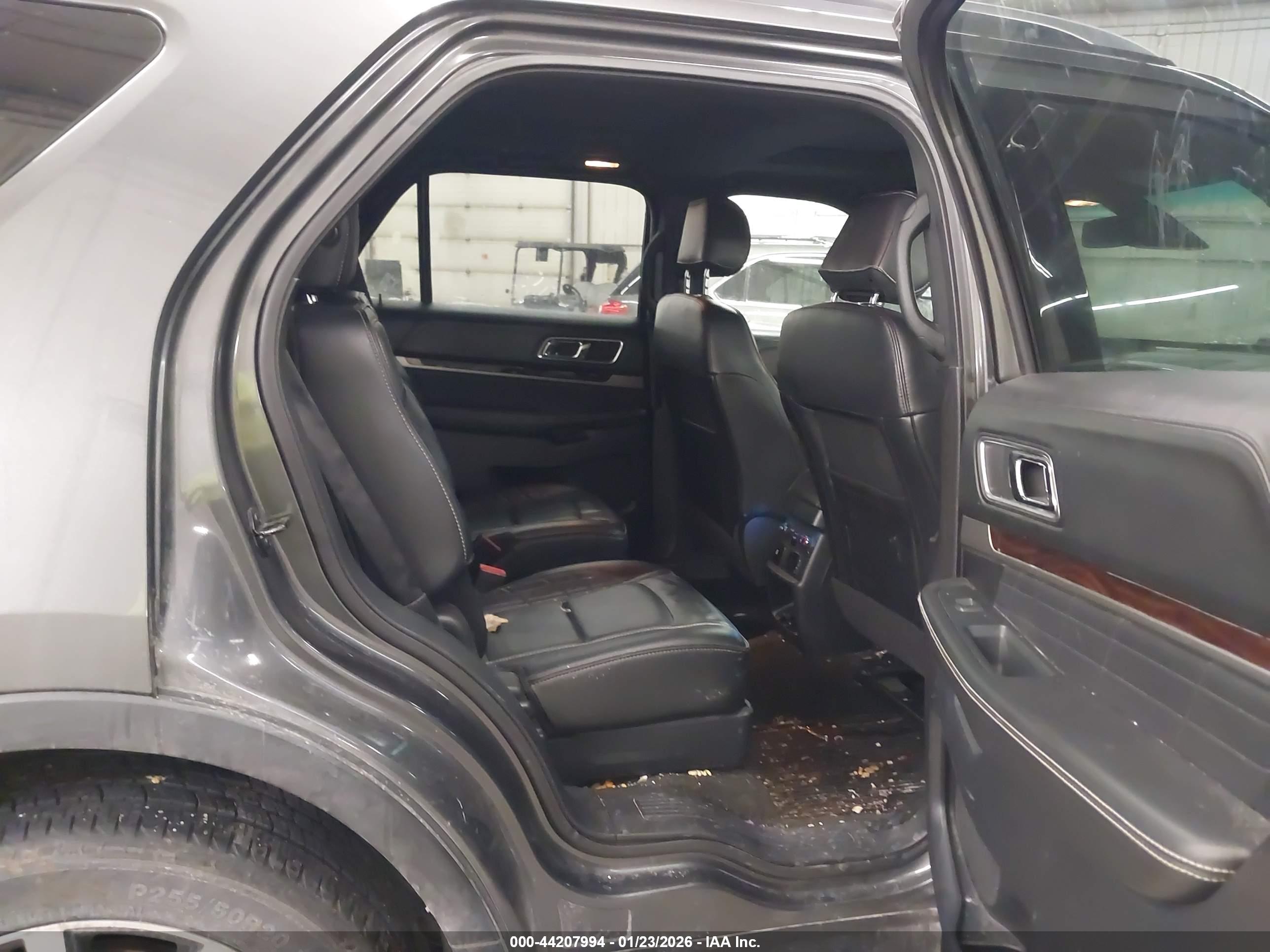 FORD EXPLORER image 8