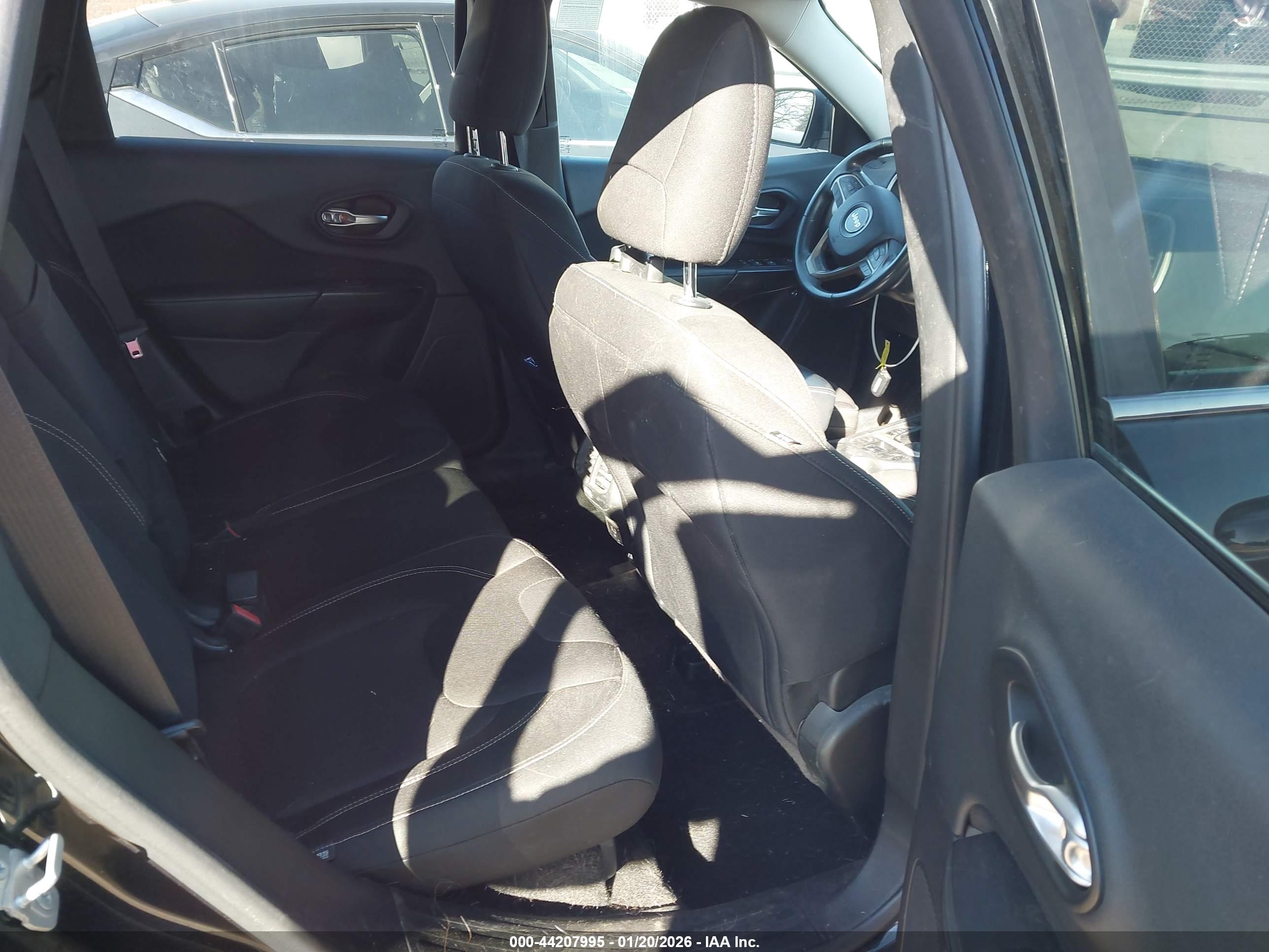 JEEP CHEROKEE image 8