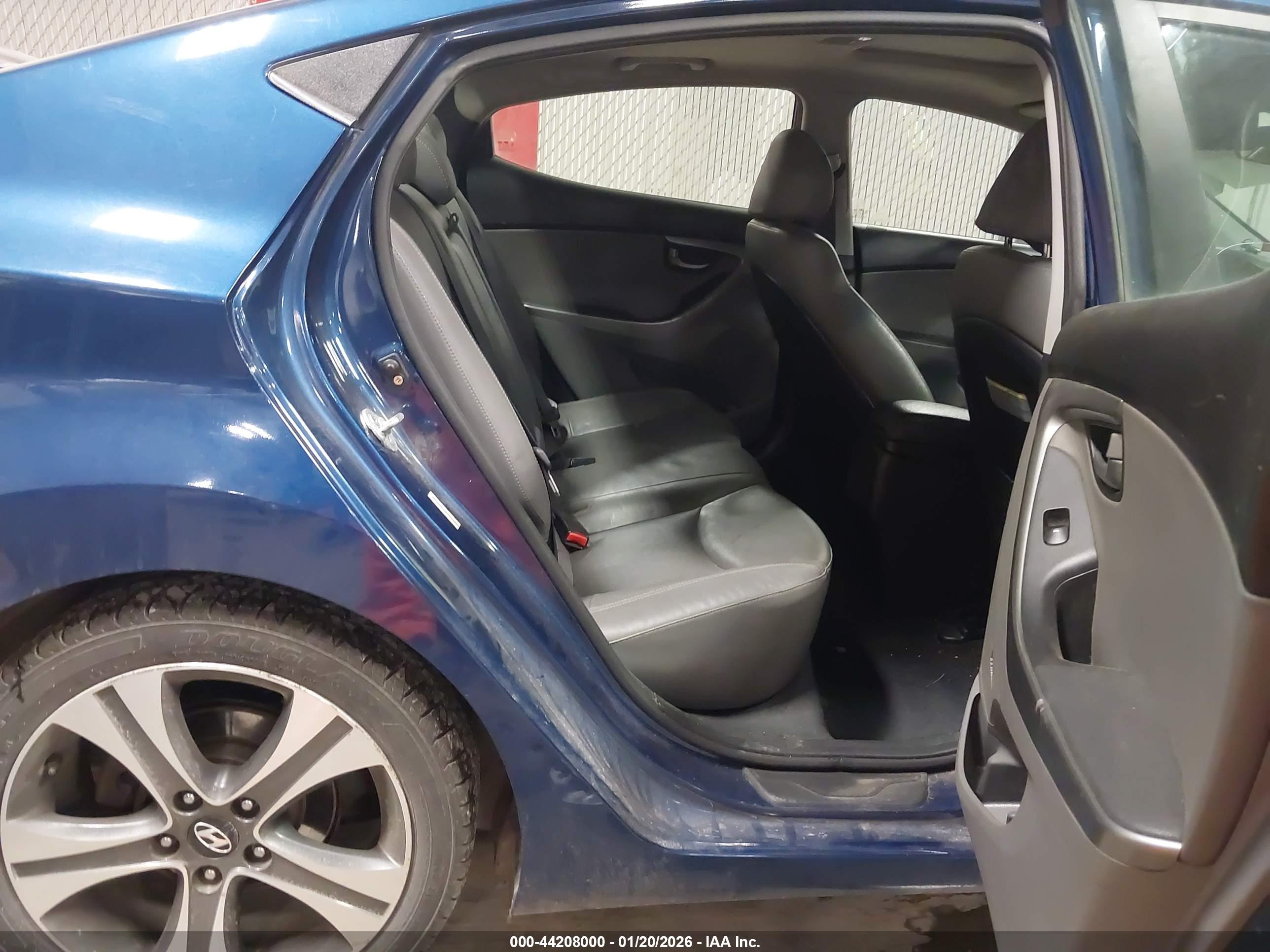 HYUNDAI ELANTRA image 8