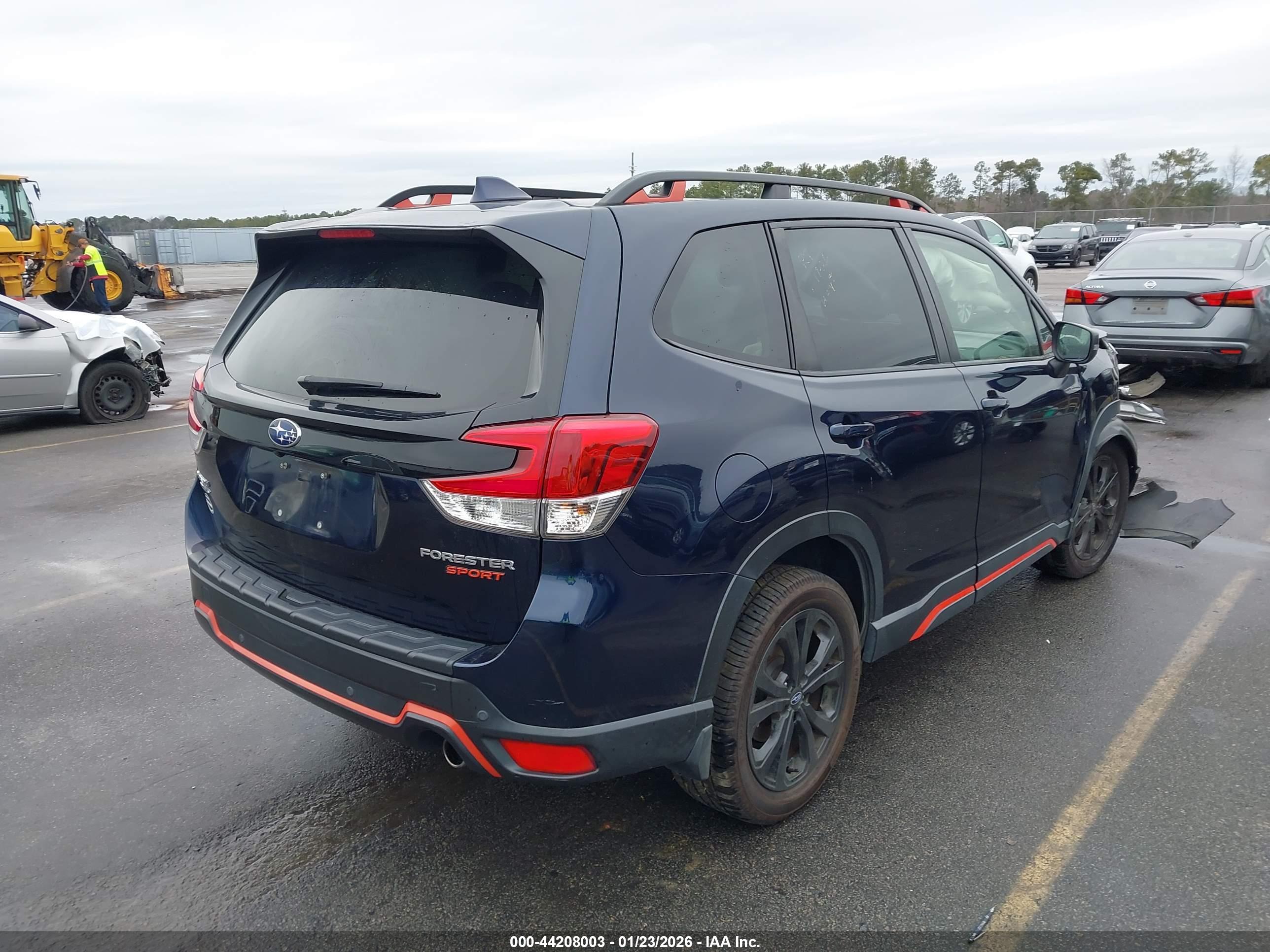 SUBARU FORESTER image 4