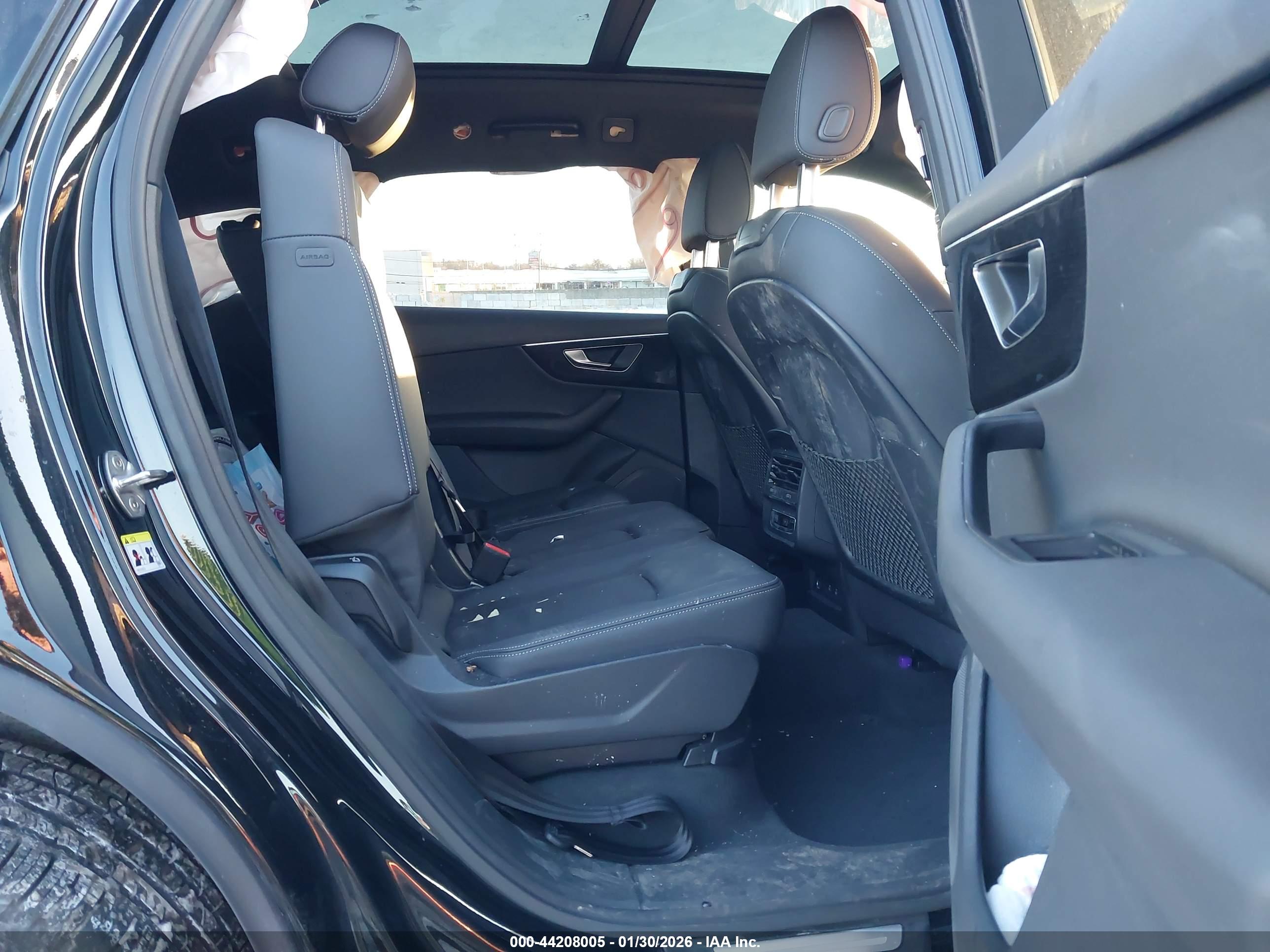AUDI Q7 image 8