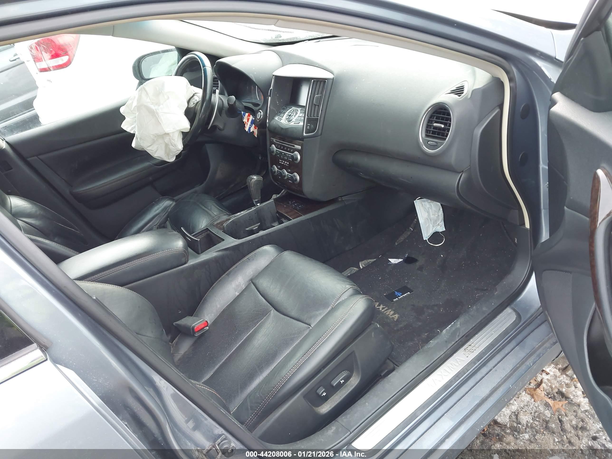 NISSAN MAXIMA image 5