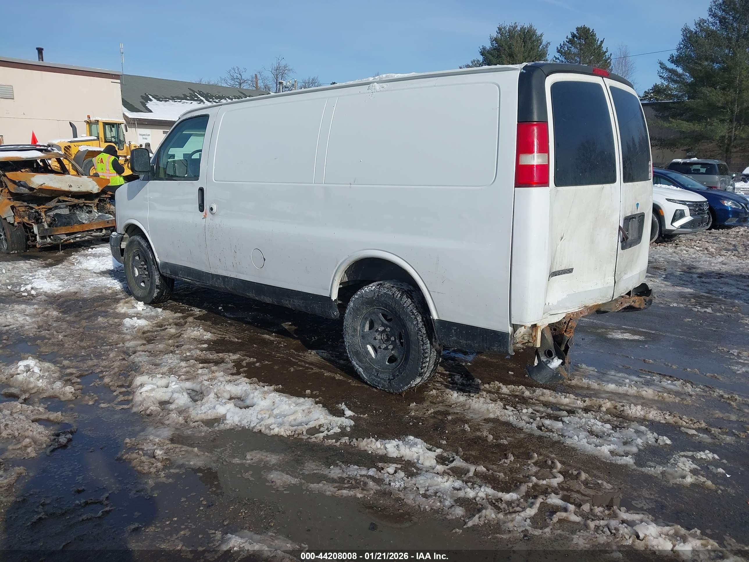 CHEVROLET EXPRESS image 3