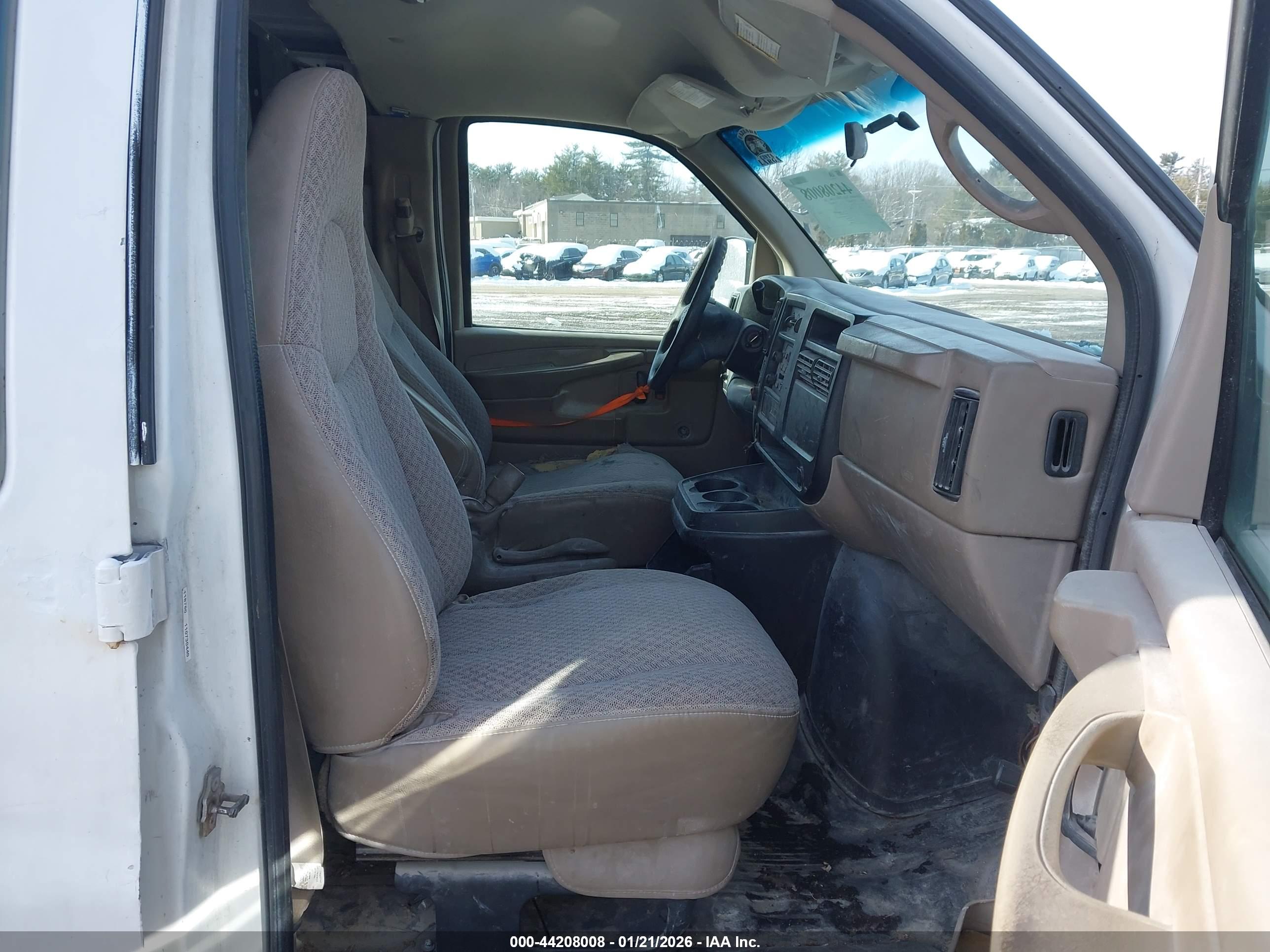 CHEVROLET EXPRESS image 5
