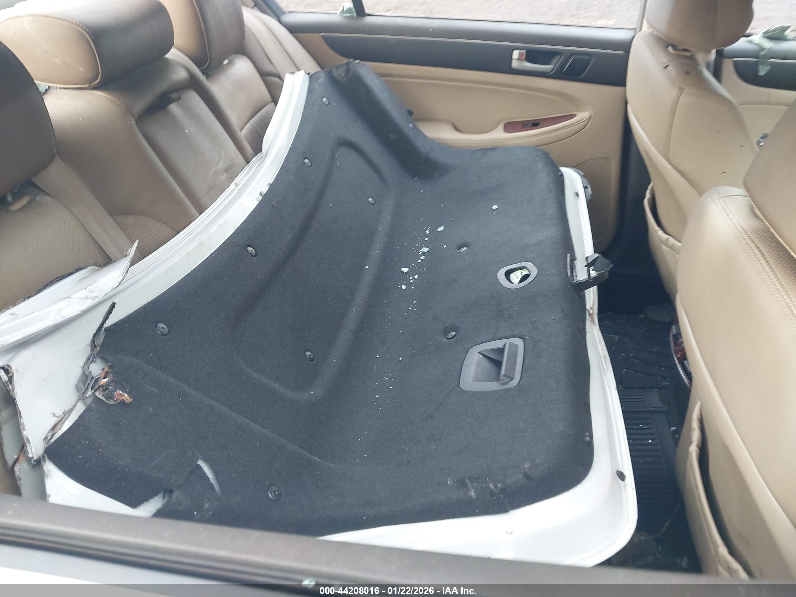 HYUNDAI GENESIS image 8