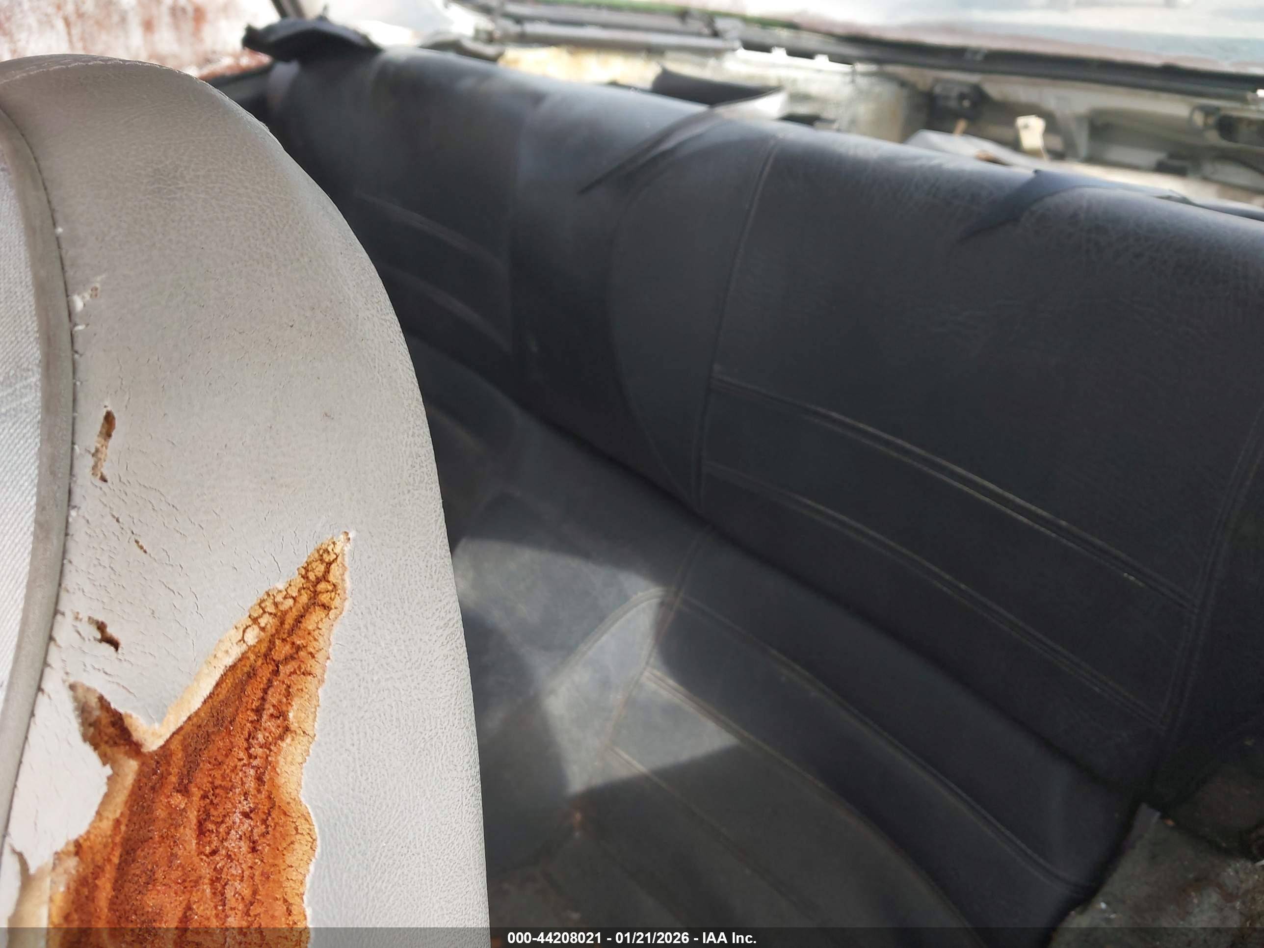 PORSCHE 924 image 8