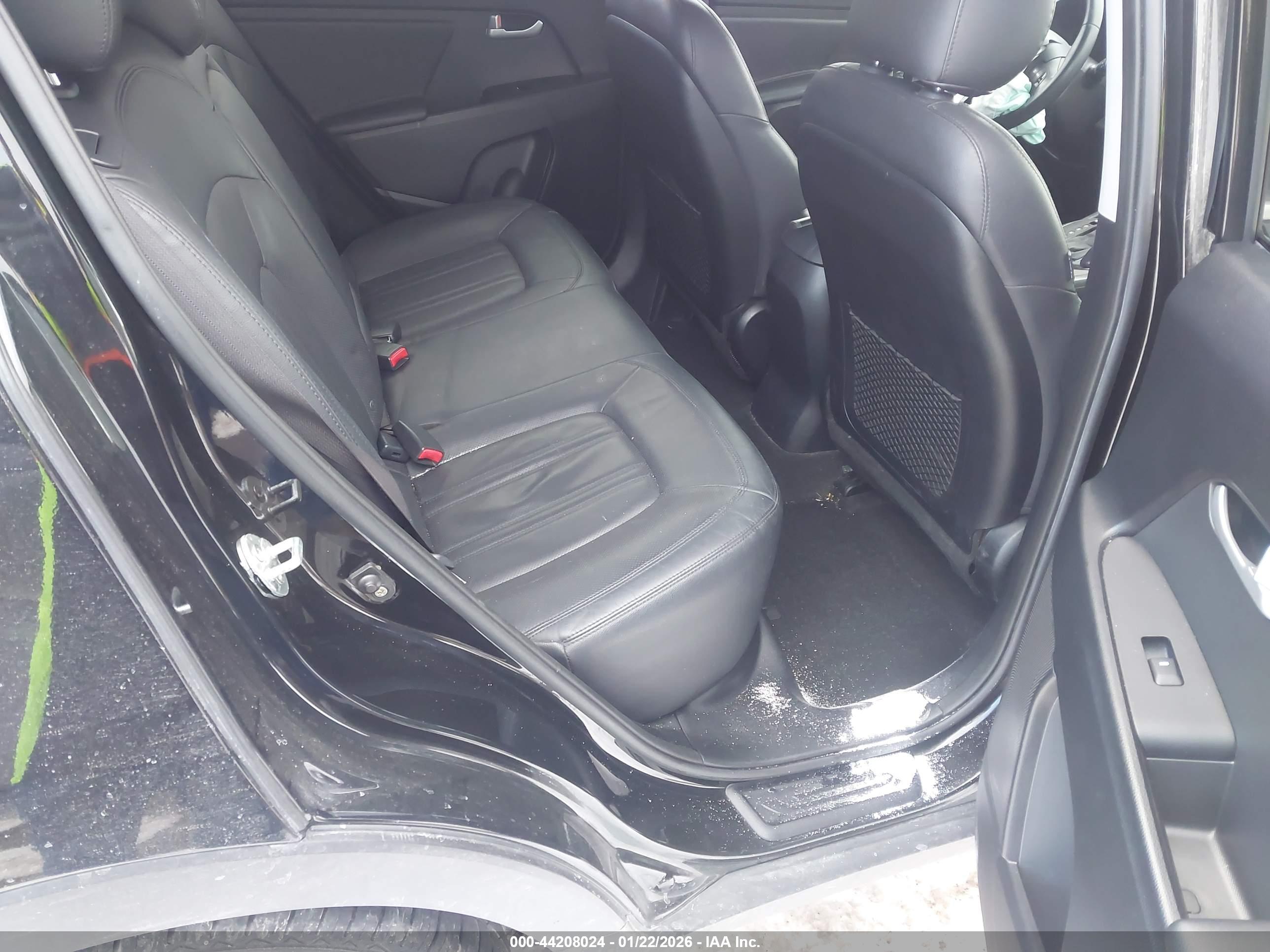 KIA SPORTAGE image 8
