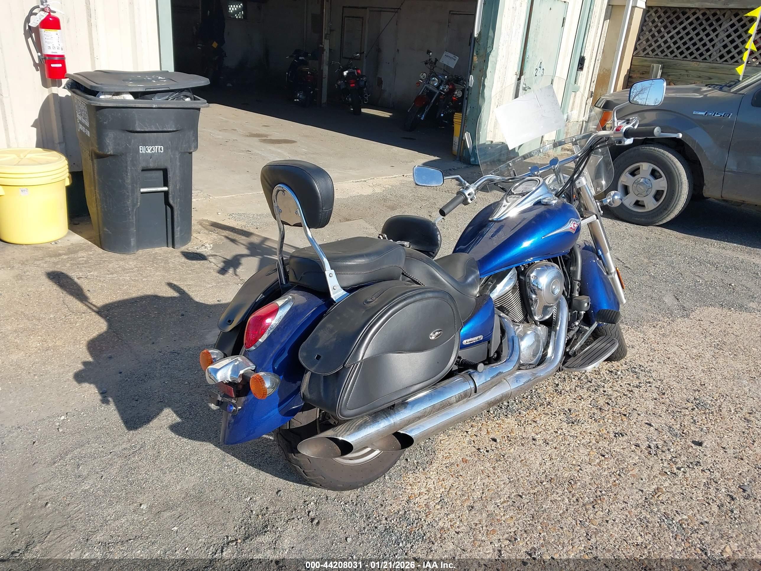 KAWASAKI VN900 image 4