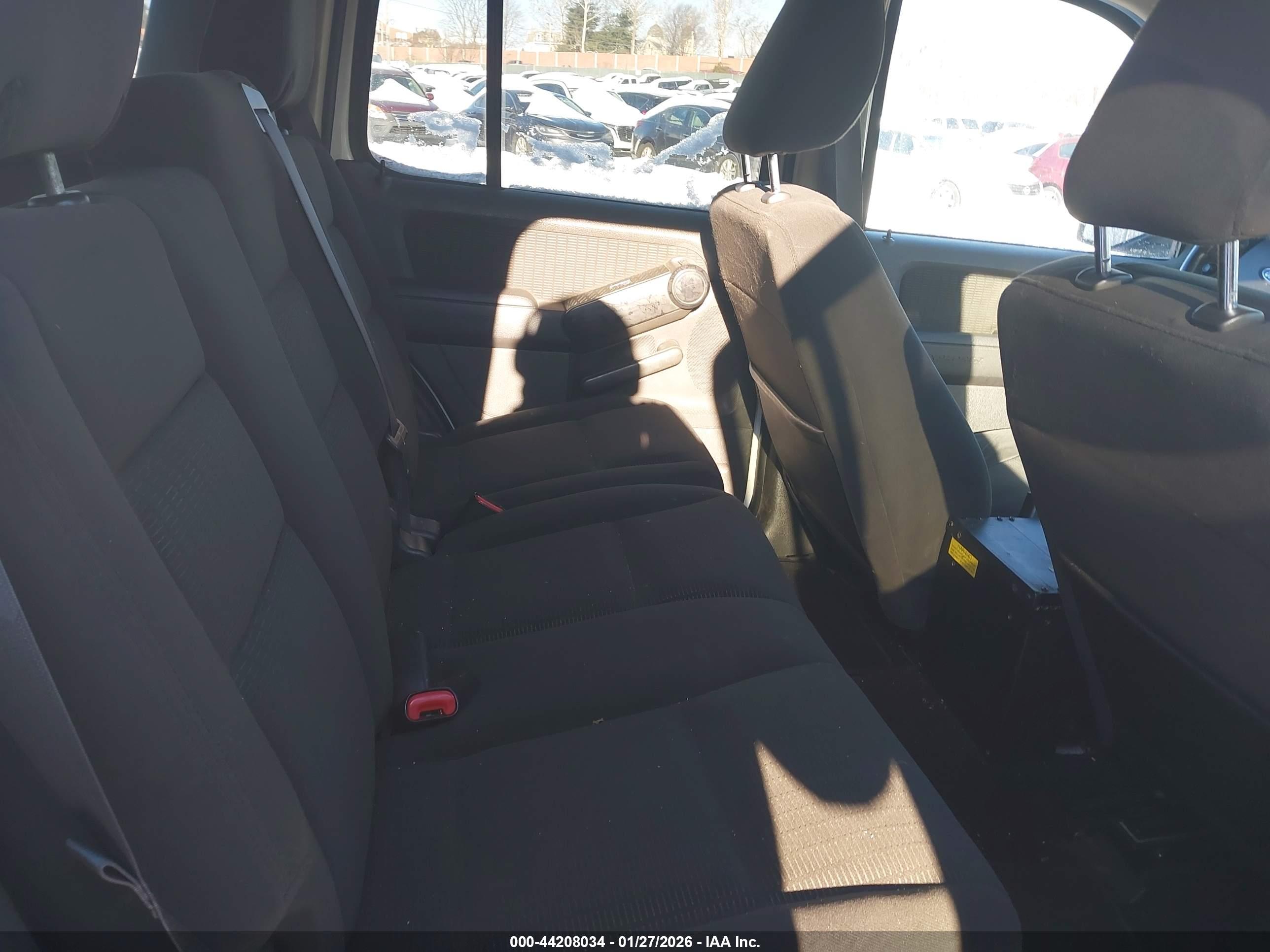 FORD EXPLORER image 8